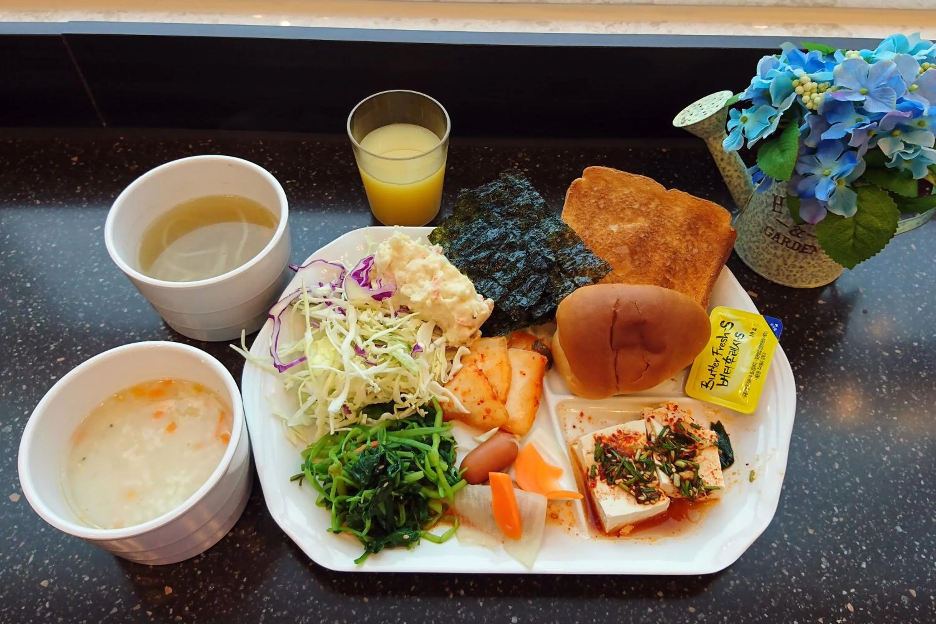 Buffet breakfast in Toyoko Inn Seoul Dongdaemun II