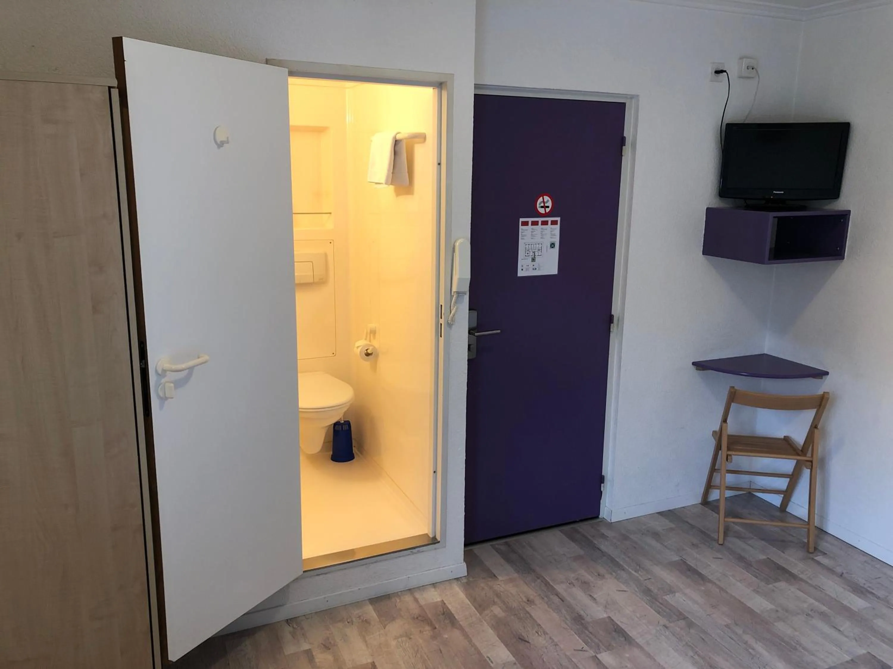 Toilet in Hotel Abaca