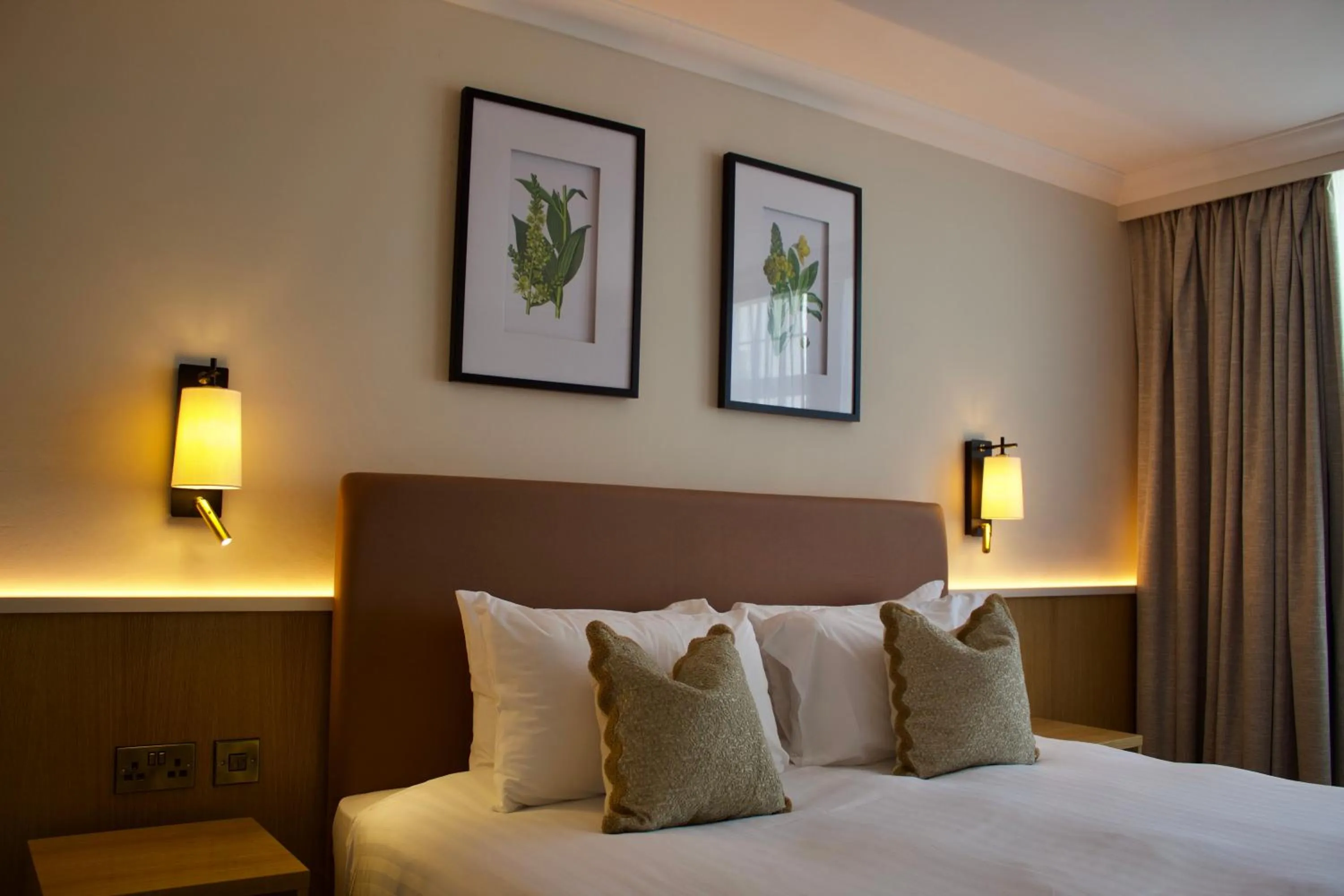 Bed in Twin Trees Hotel & Leisure Club