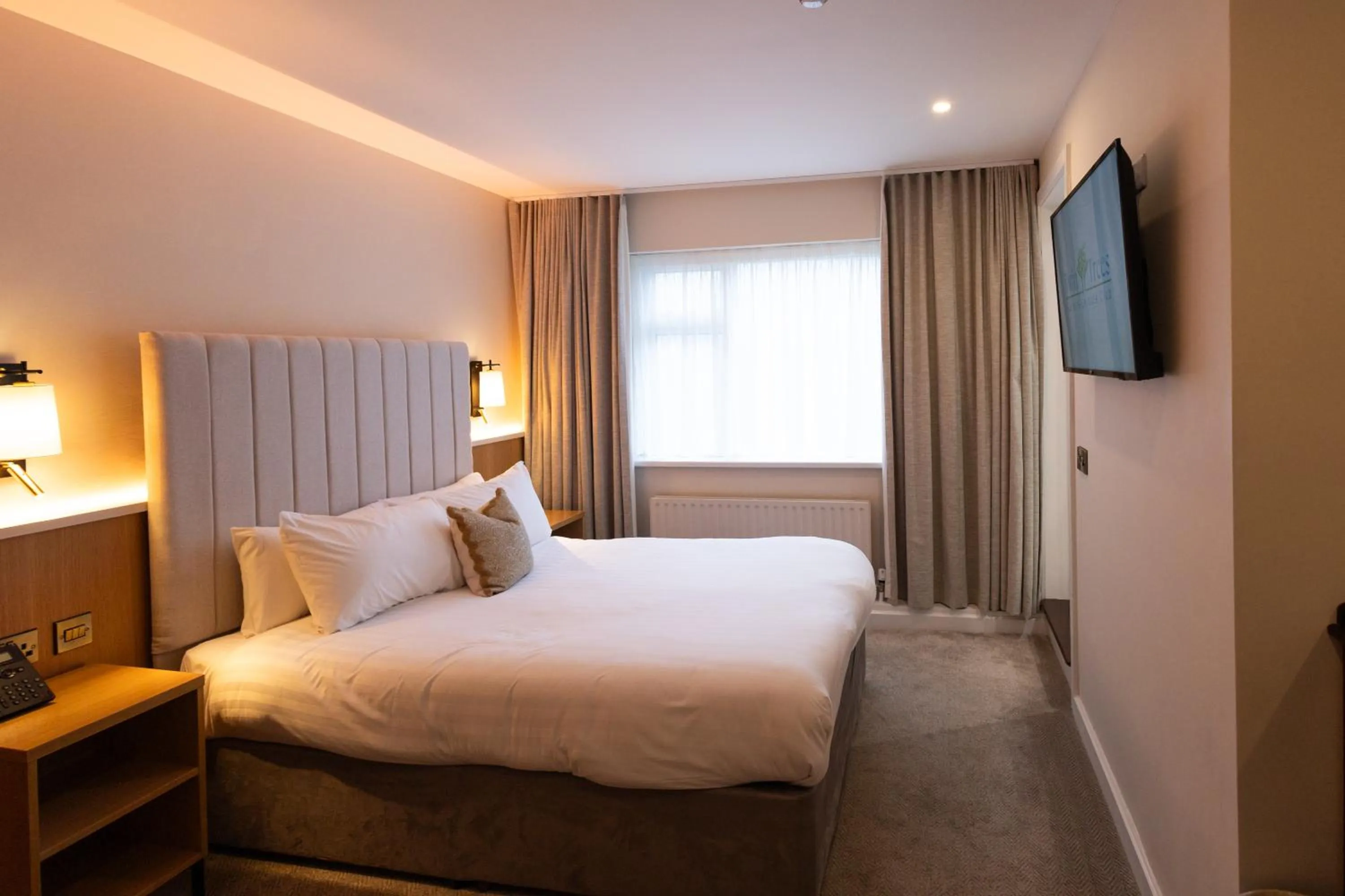 Property building, Bed in Twin Trees Hotel & Brusna Falls Leisure