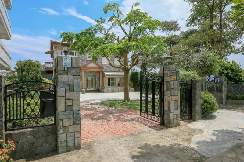 Property building in Yi Jing B&B