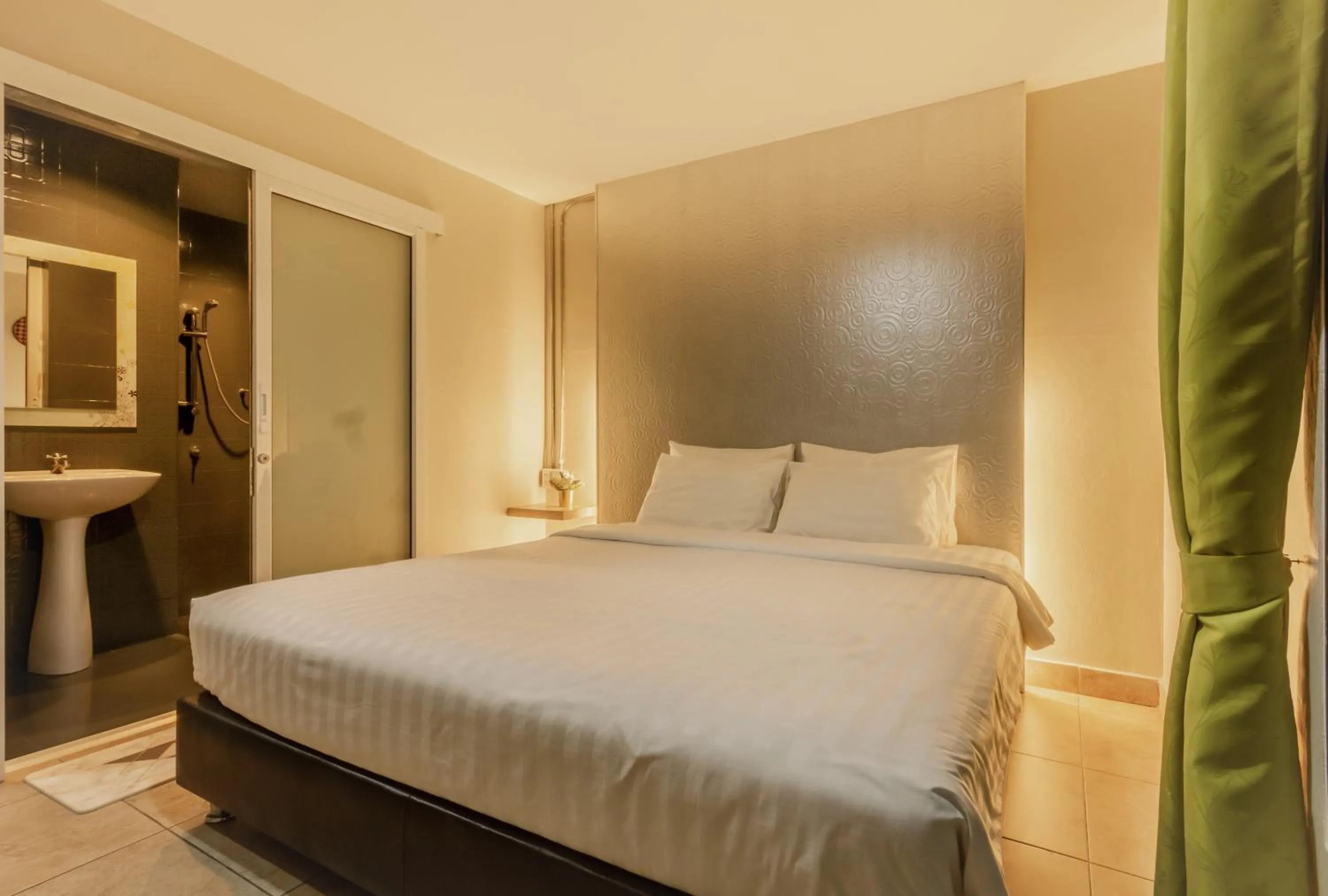 Photo of the whole room, Bed in Matini Ratchada 32