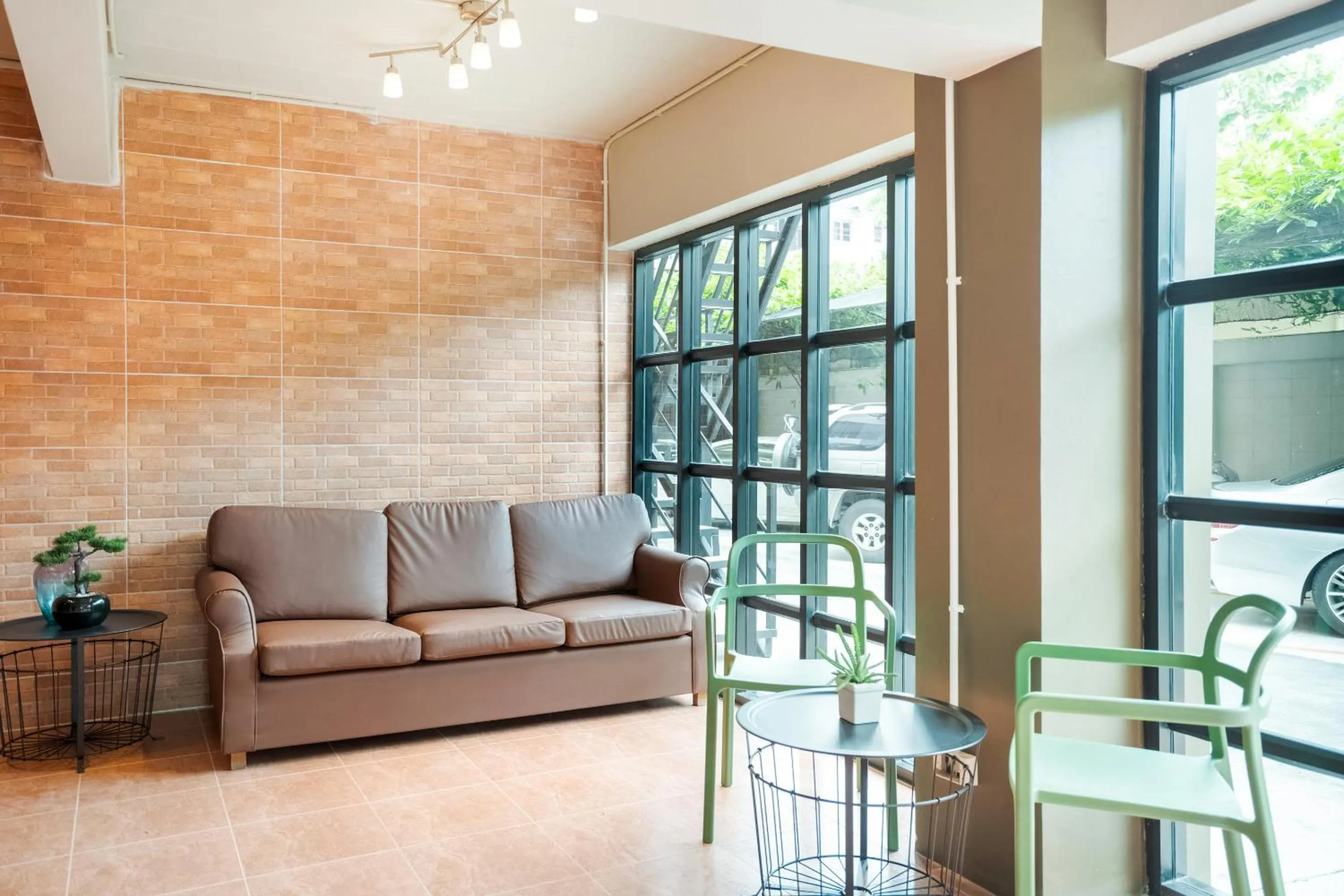 Seating area in Matini Ratchada 32