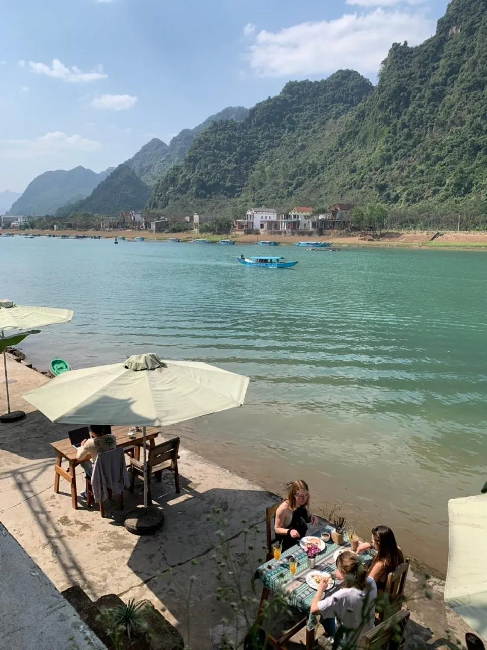 Restaurant/places to eat in Funny Monkeys Homestay