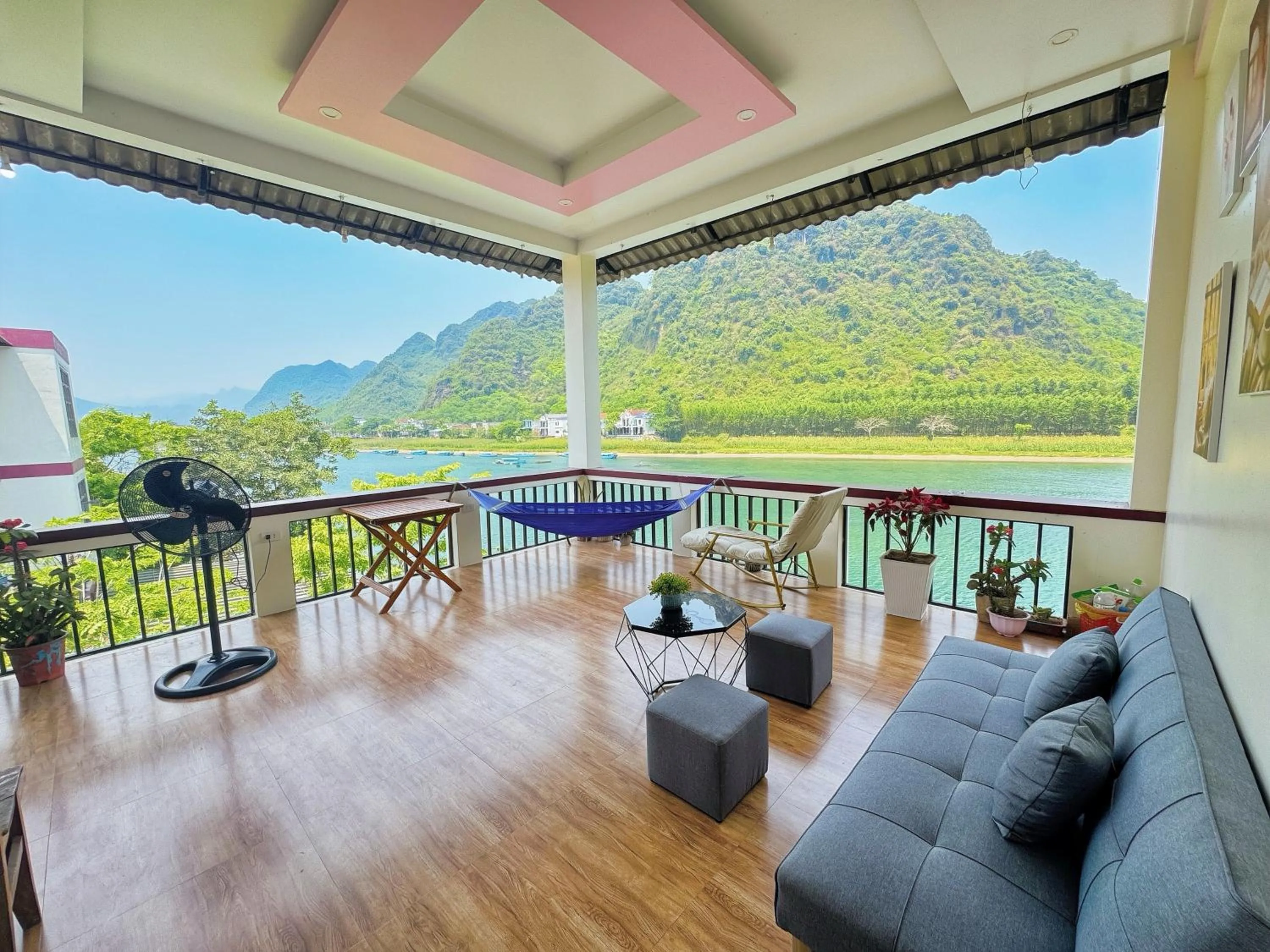 Funny Monkeys Homestay