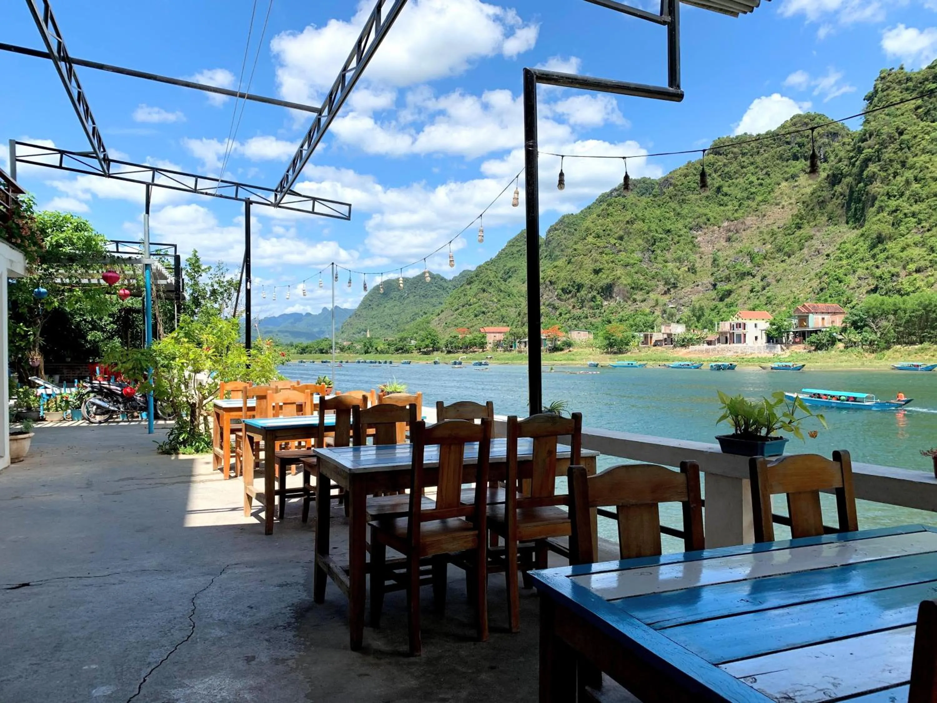 Restaurant/places to eat in Funny Monkeys Homestay