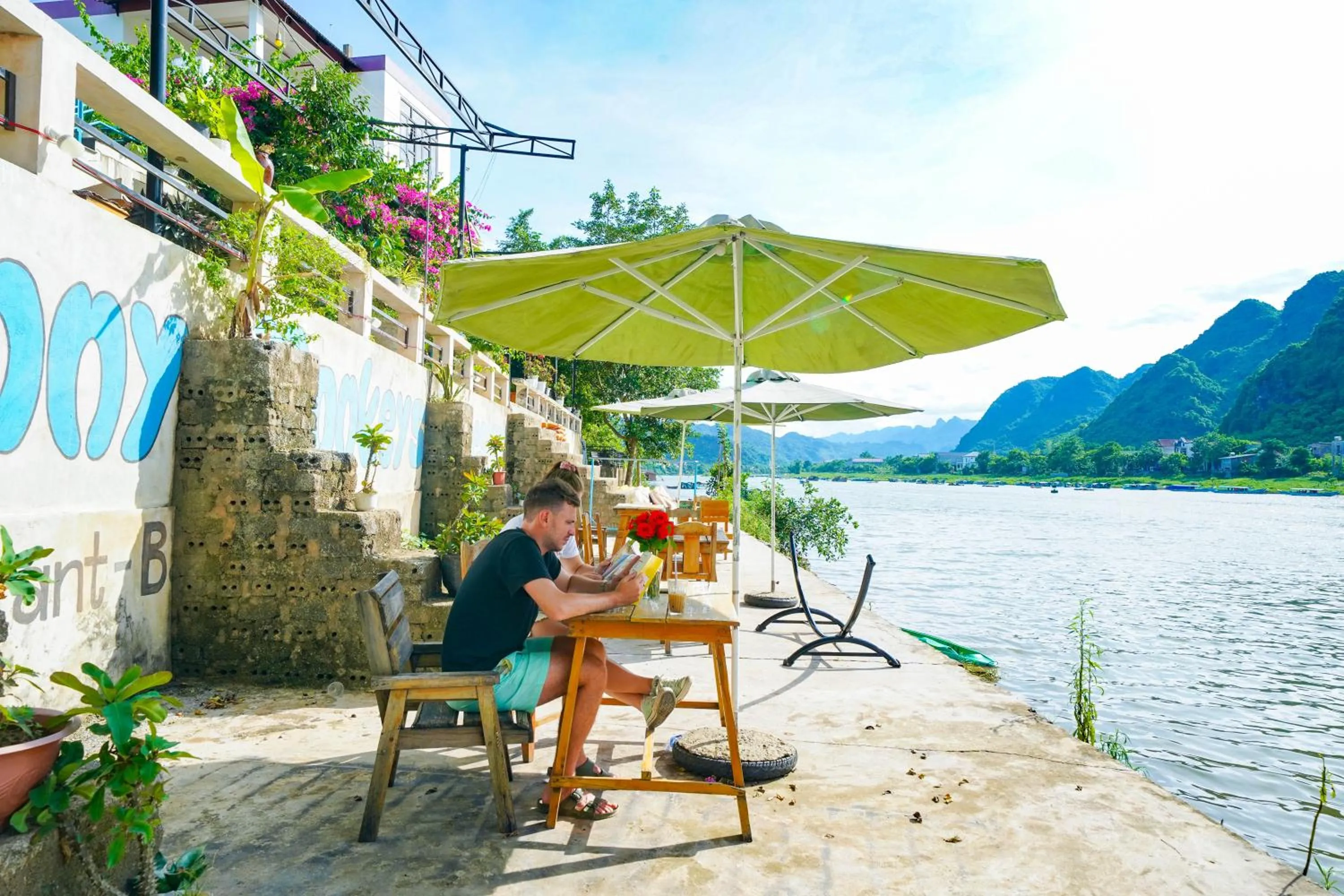 Restaurant/places to eat in Funny Monkeys Homestay