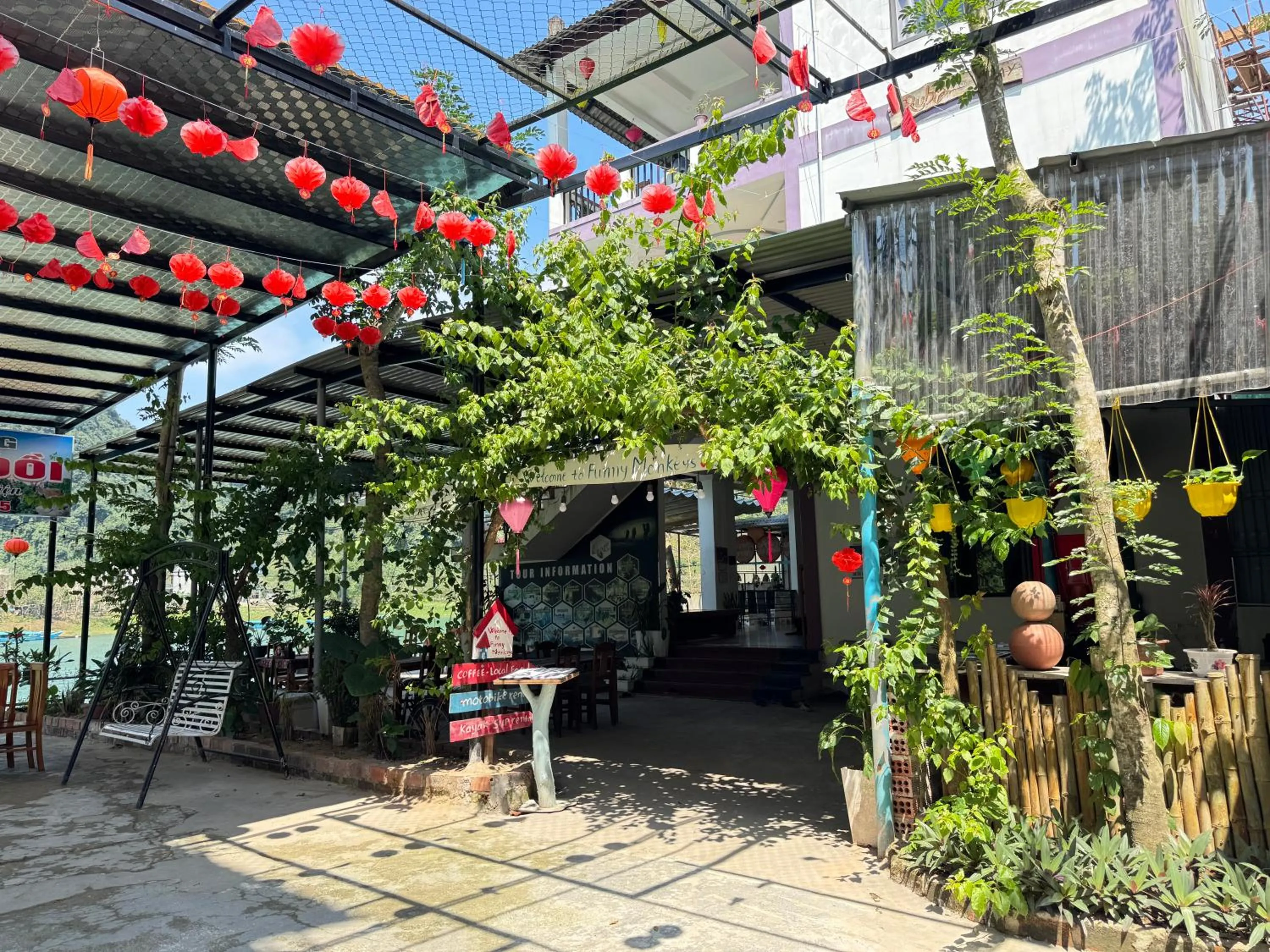 Property building in Funny Monkeys Homestay