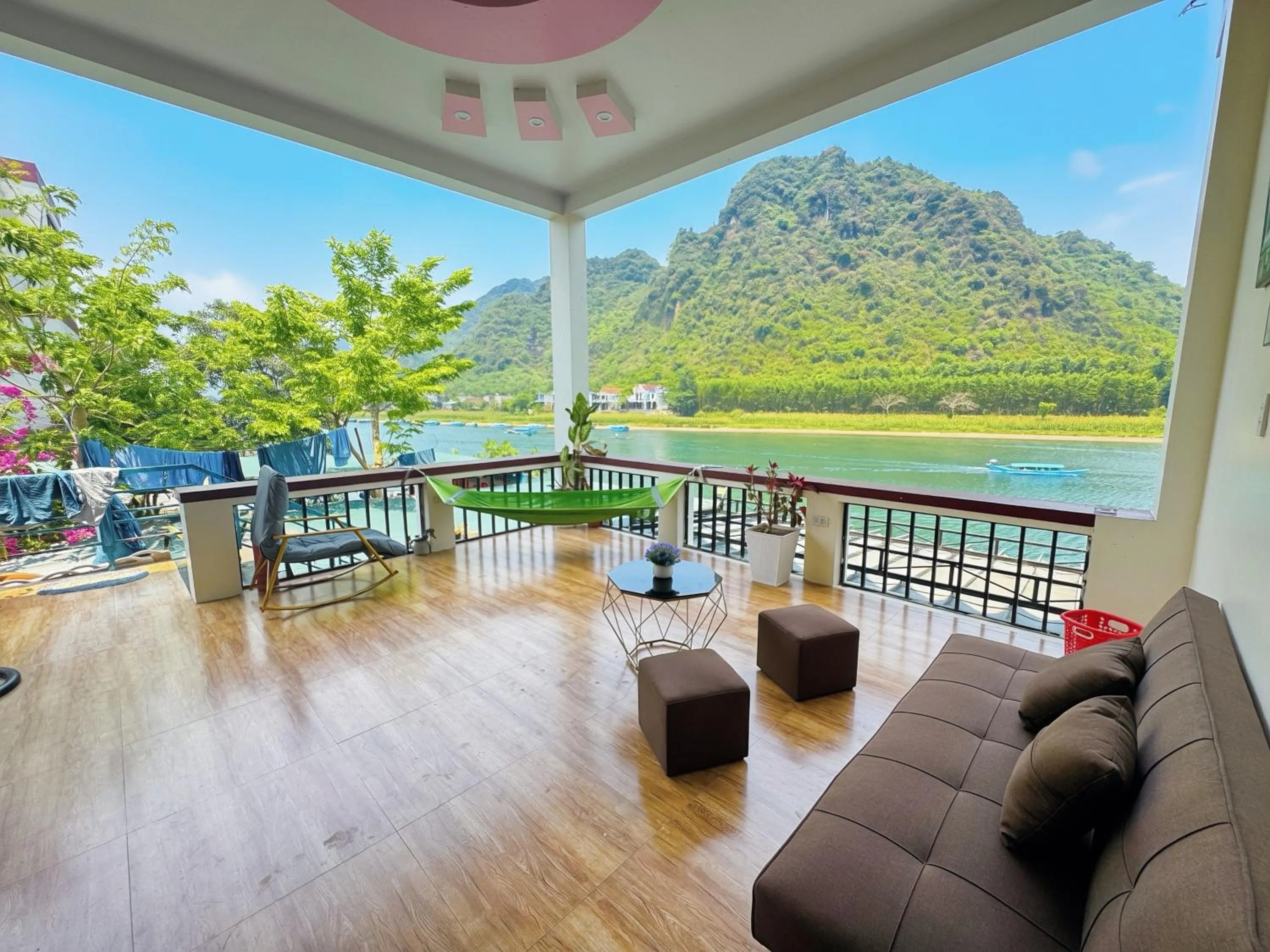 Funny Monkeys Homestay