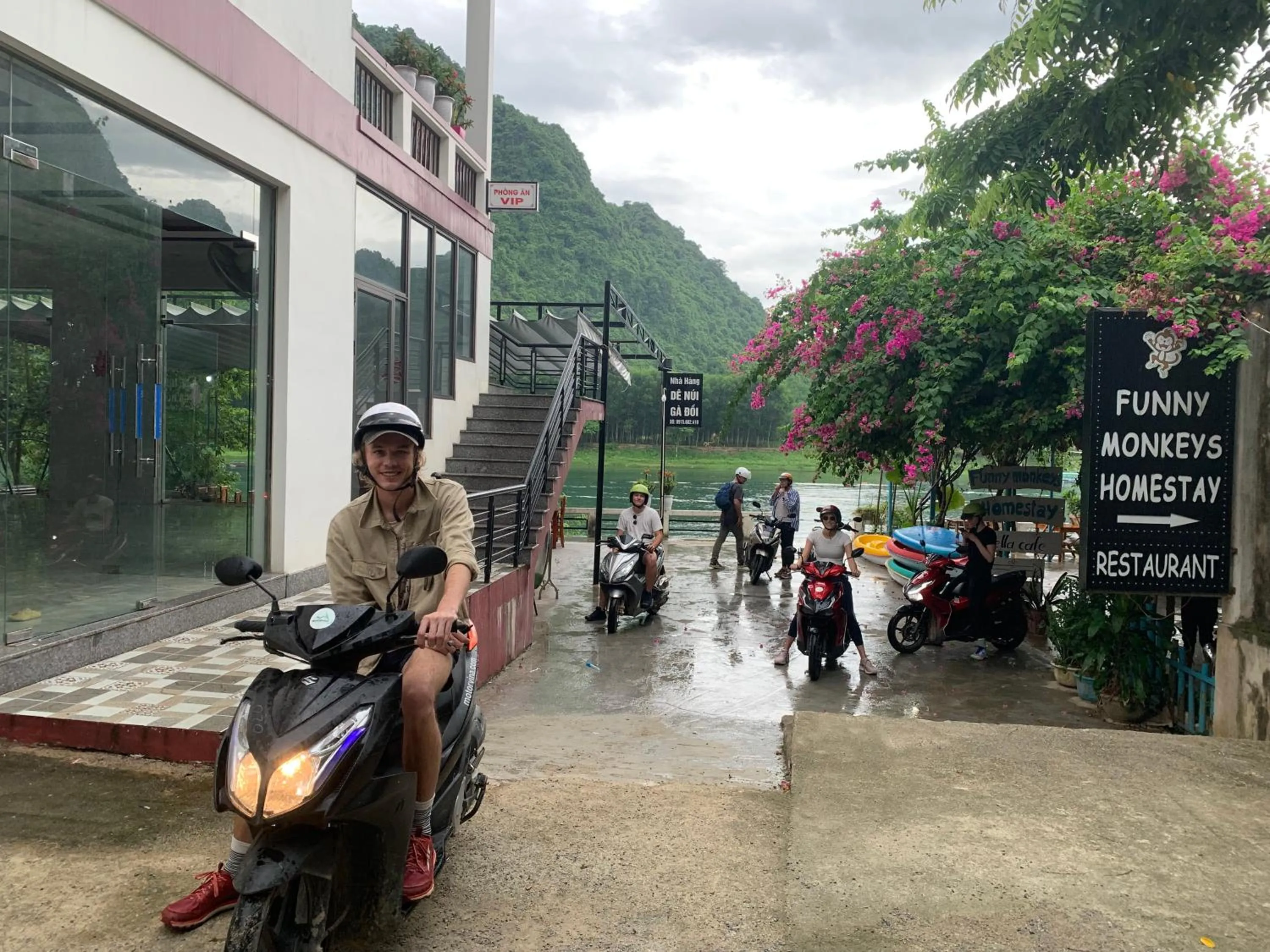 Funny Monkeys Homestay