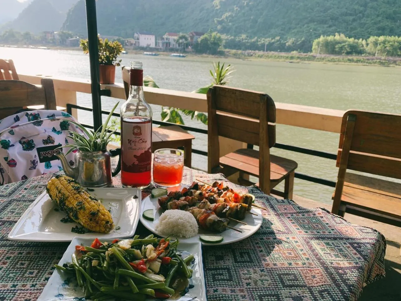 Restaurant/places to eat in Funny Monkeys Homestay