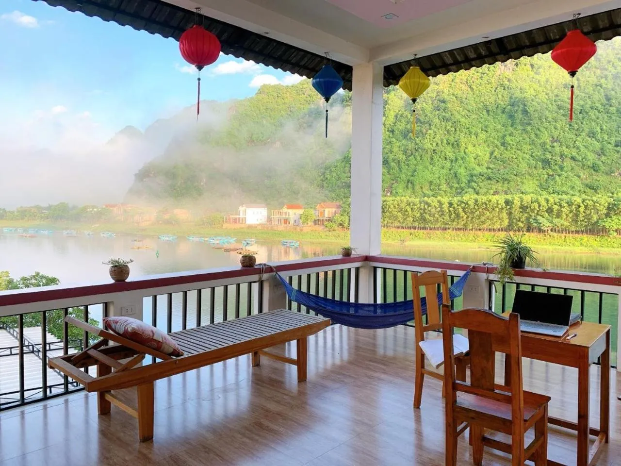 Balcony/Terrace in Funny Monkeys Homestay