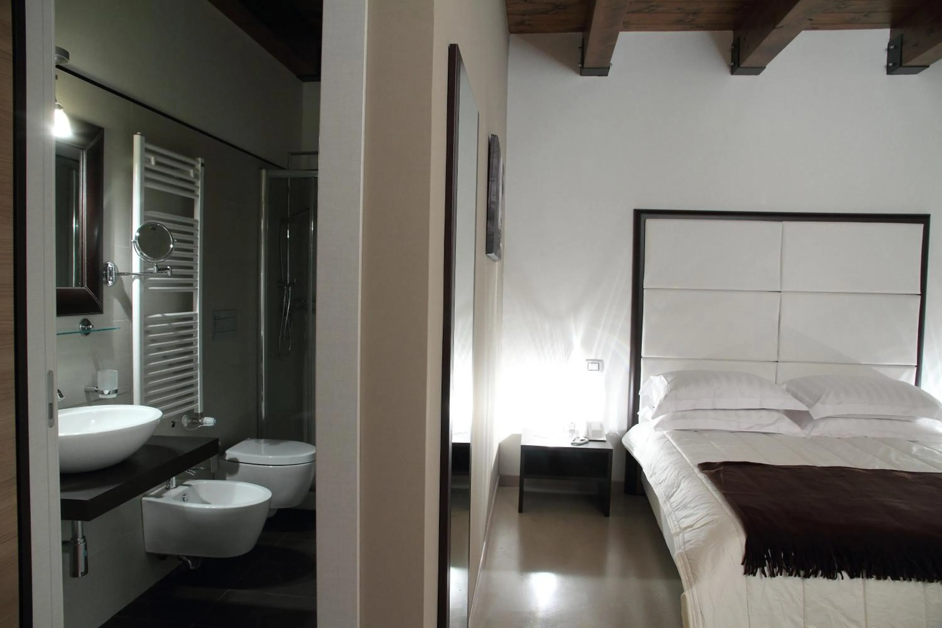 Bathroom, Bed in Albergo Del Sole