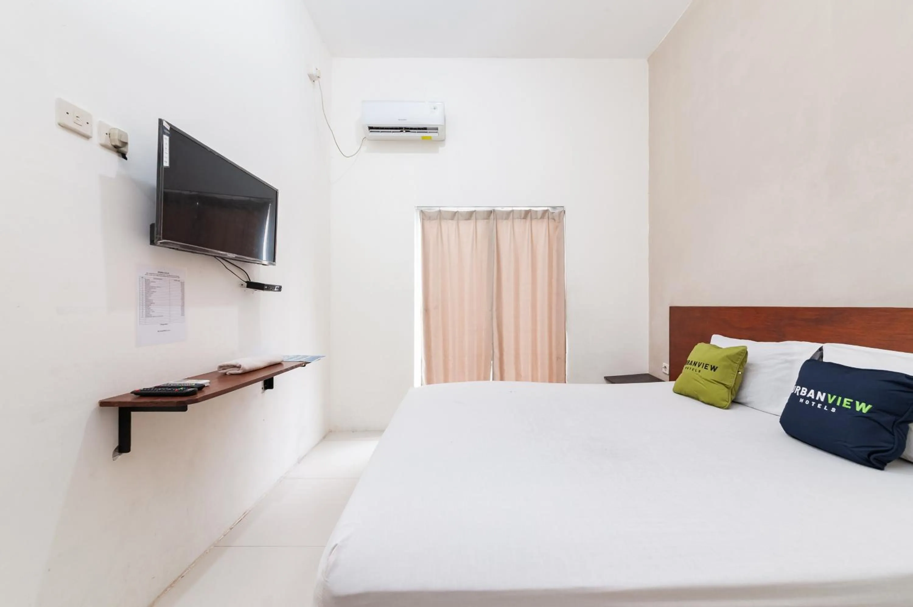 Bedroom, Bed in Urbanview Hotel AVA Banjarmasin by RedDoorz