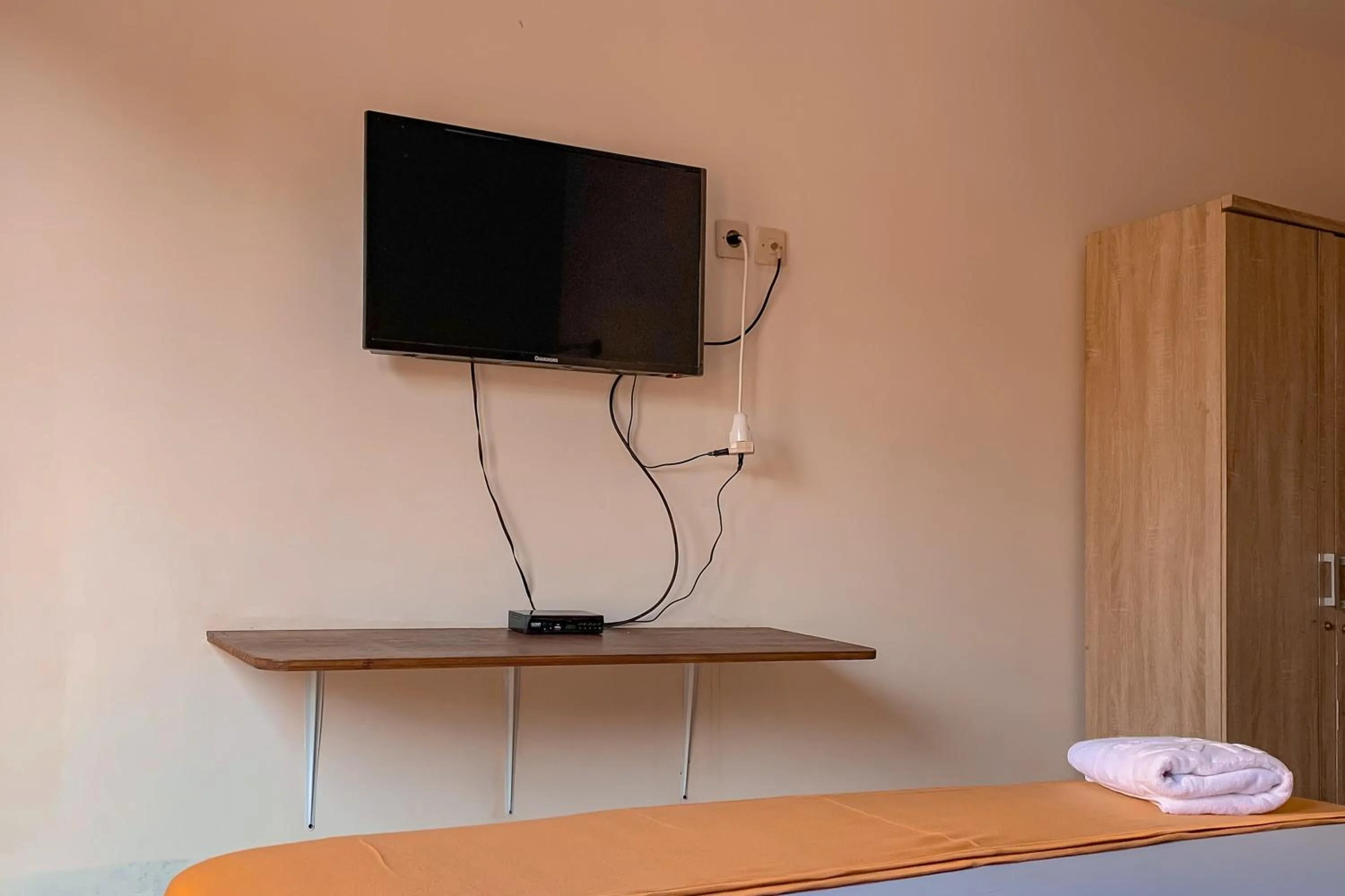 TV and multimedia in Urbanview Hotel AVA Banjarmasin by RedDoorz