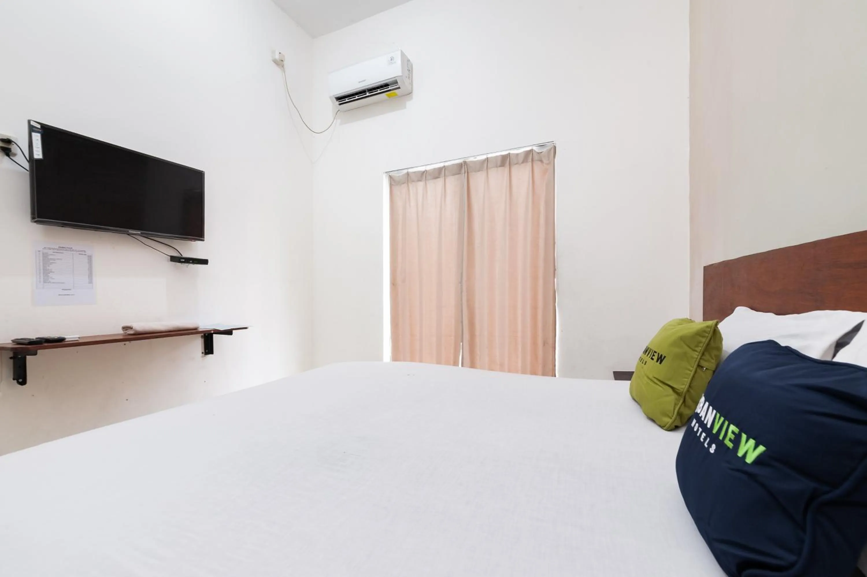 Bedroom, Bed in Urbanview Hotel AVA Banjarmasin by RedDoorz