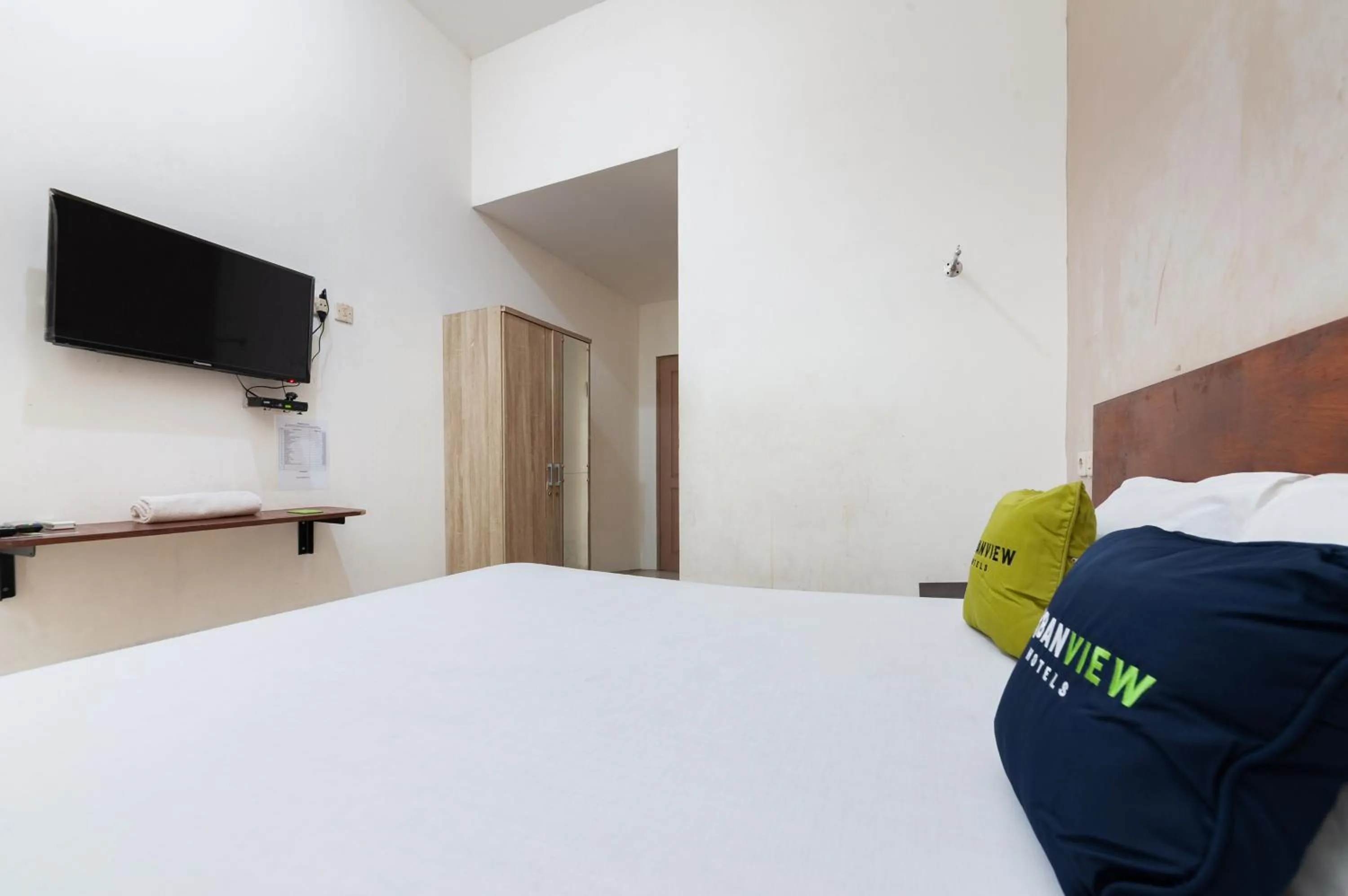 Bedroom, Bed in Urbanview Hotel AVA Banjarmasin by RedDoorz