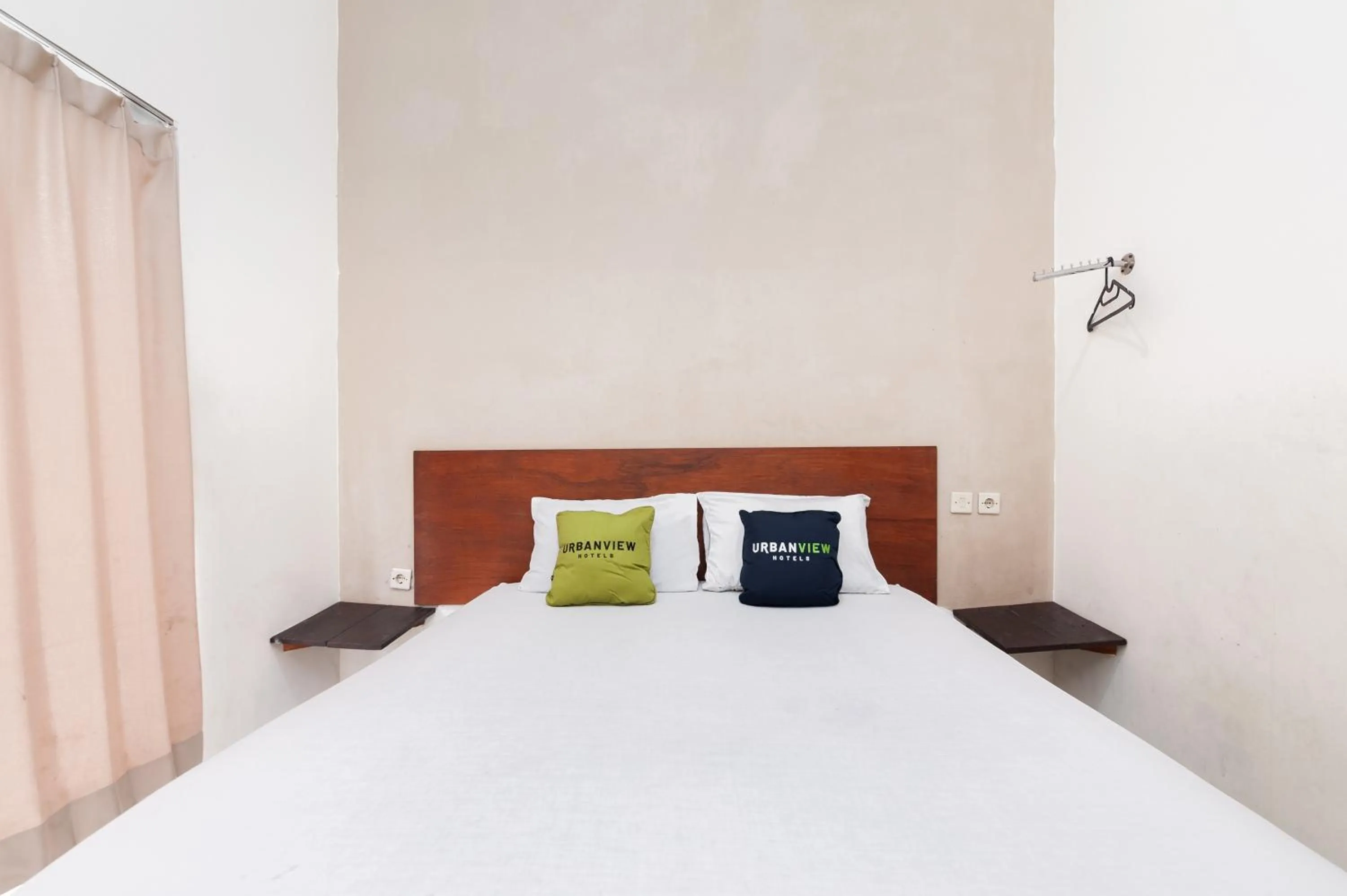 Bedroom, Bed in Urbanview Hotel AVA Banjarmasin by RedDoorz
