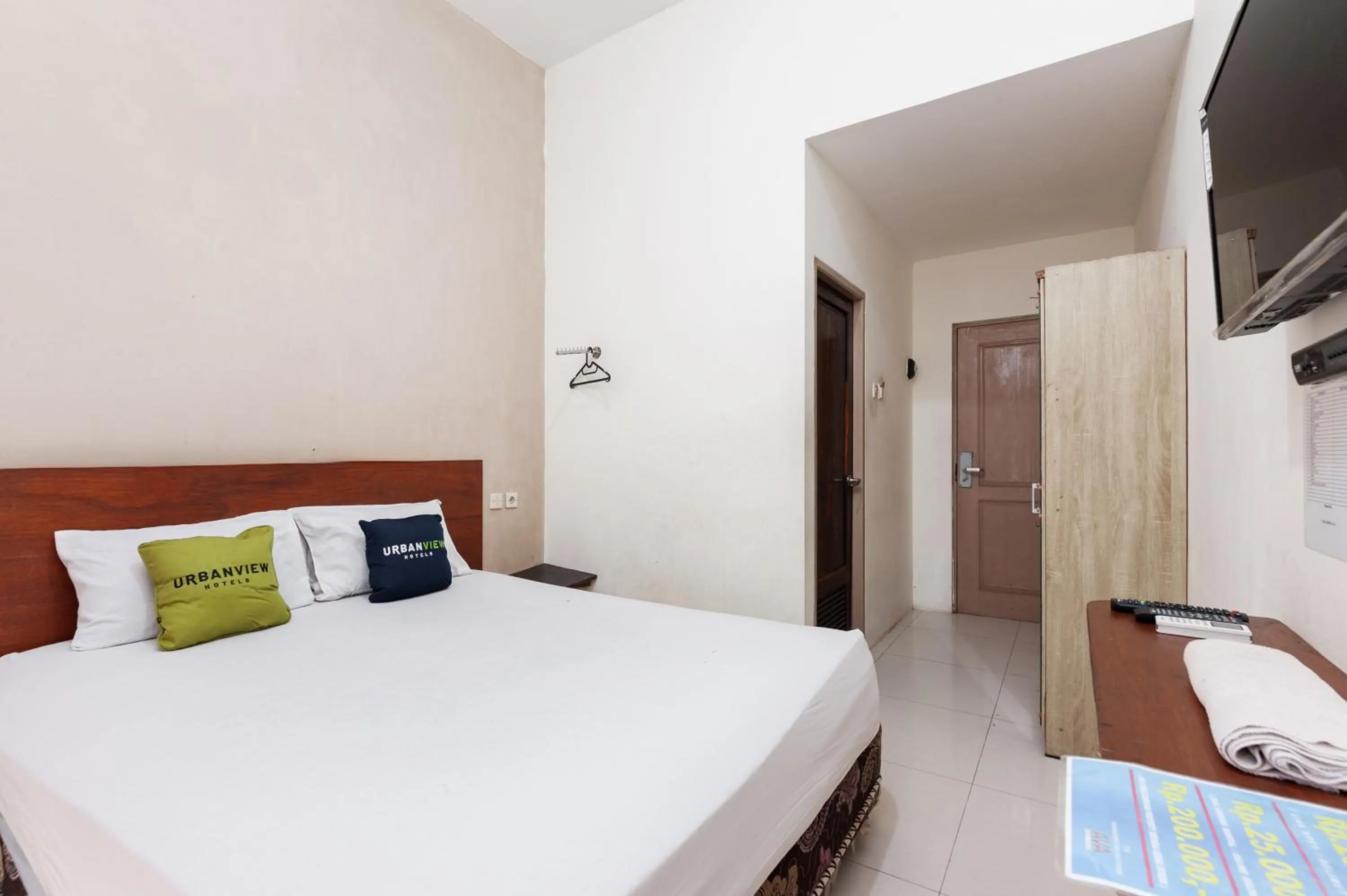 Bedroom, Bed in Urbanview Hotel AVA Banjarmasin by RedDoorz