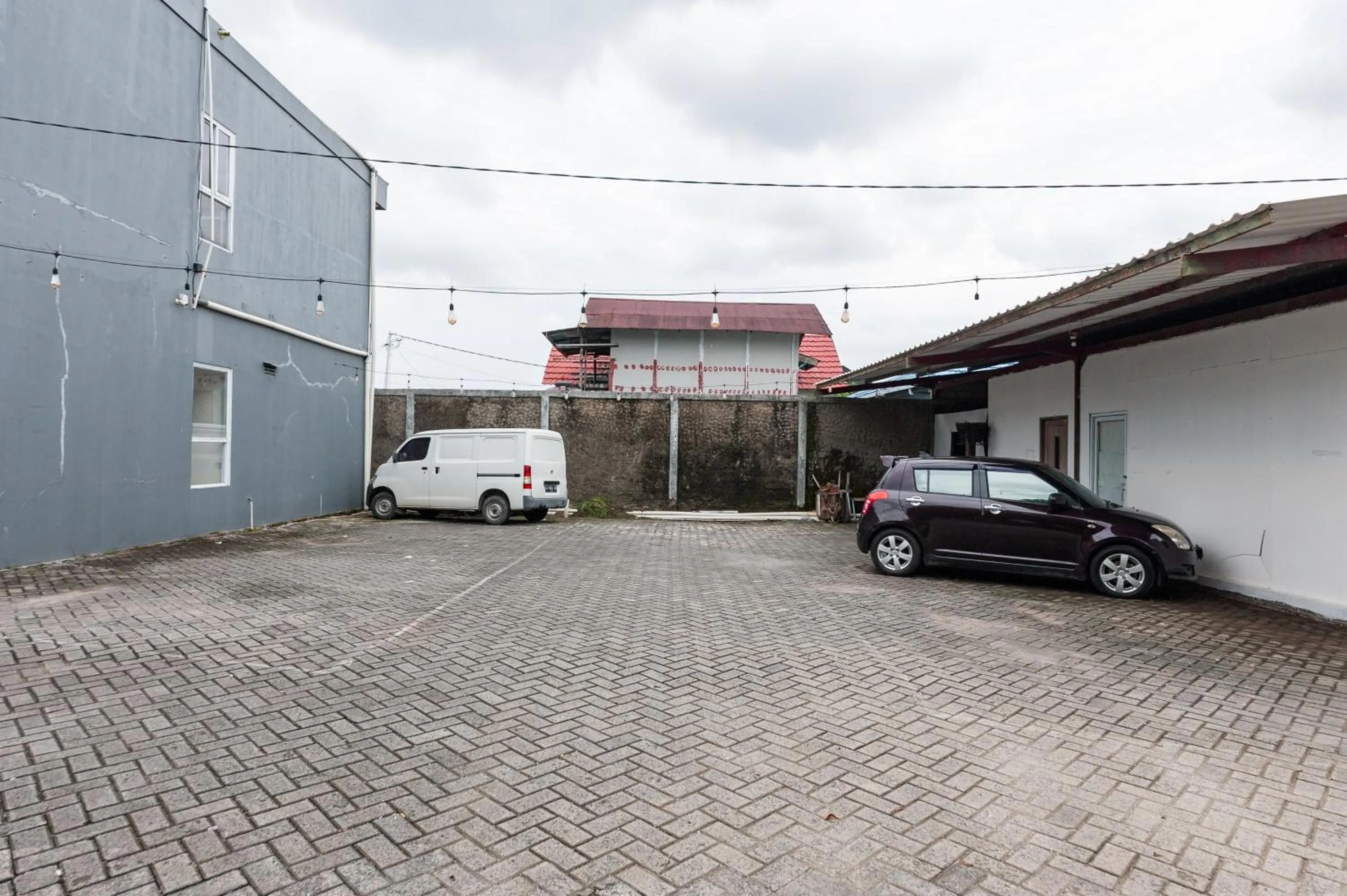 Parking in Urbanview Hotel AVA Banjarmasin by RedDoorz