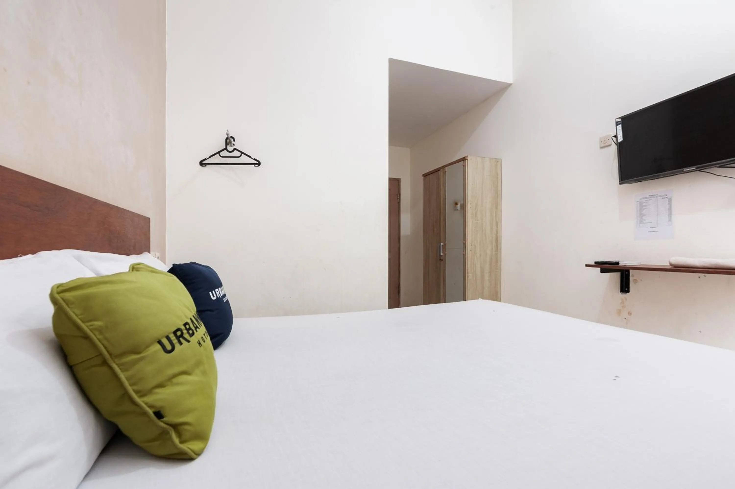 Bedroom, Bed in Urbanview Hotel AVA Banjarmasin by RedDoorz