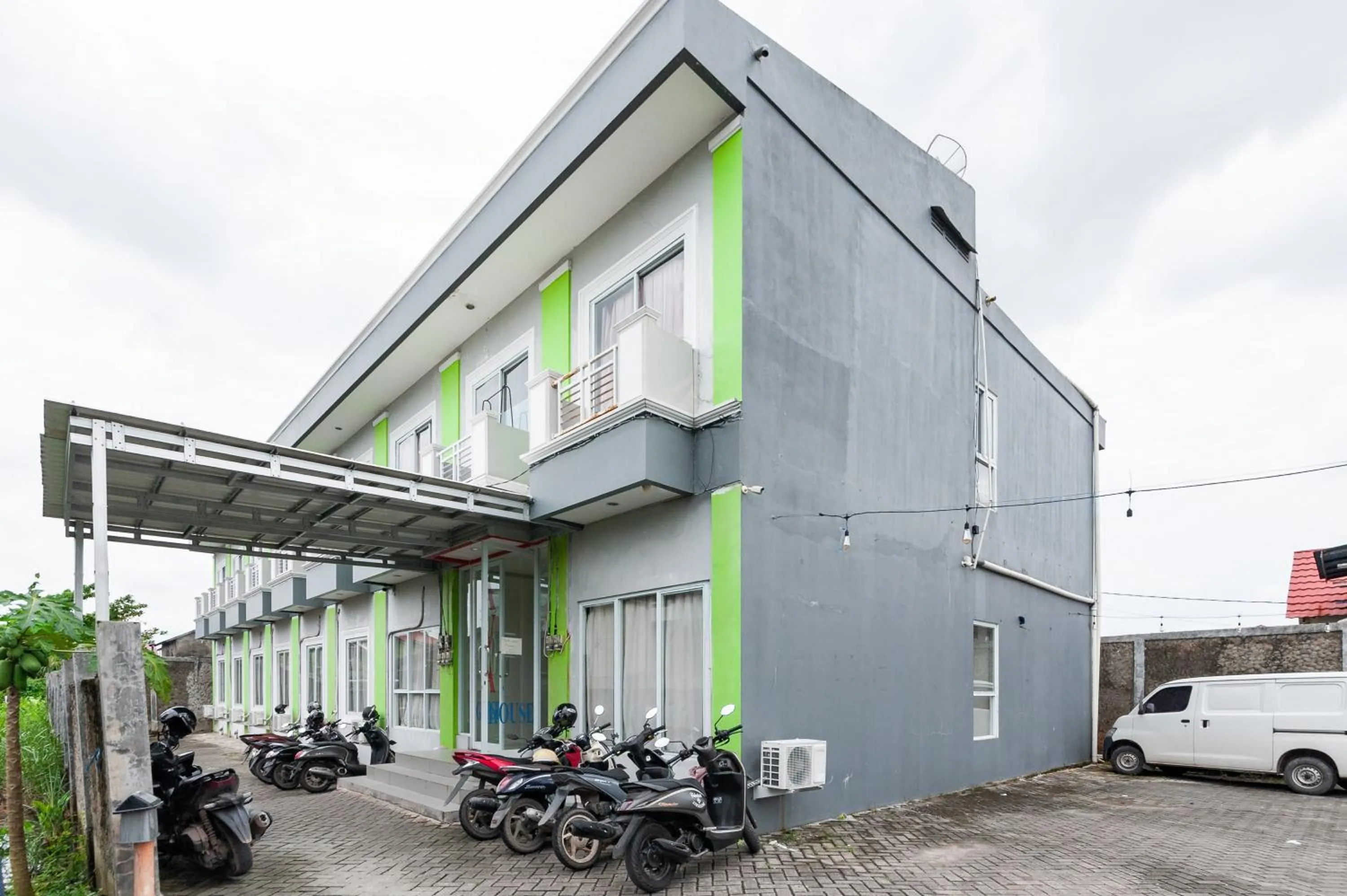 Facade/entrance in Urbanview Hotel AVA Banjarmasin by RedDoorz