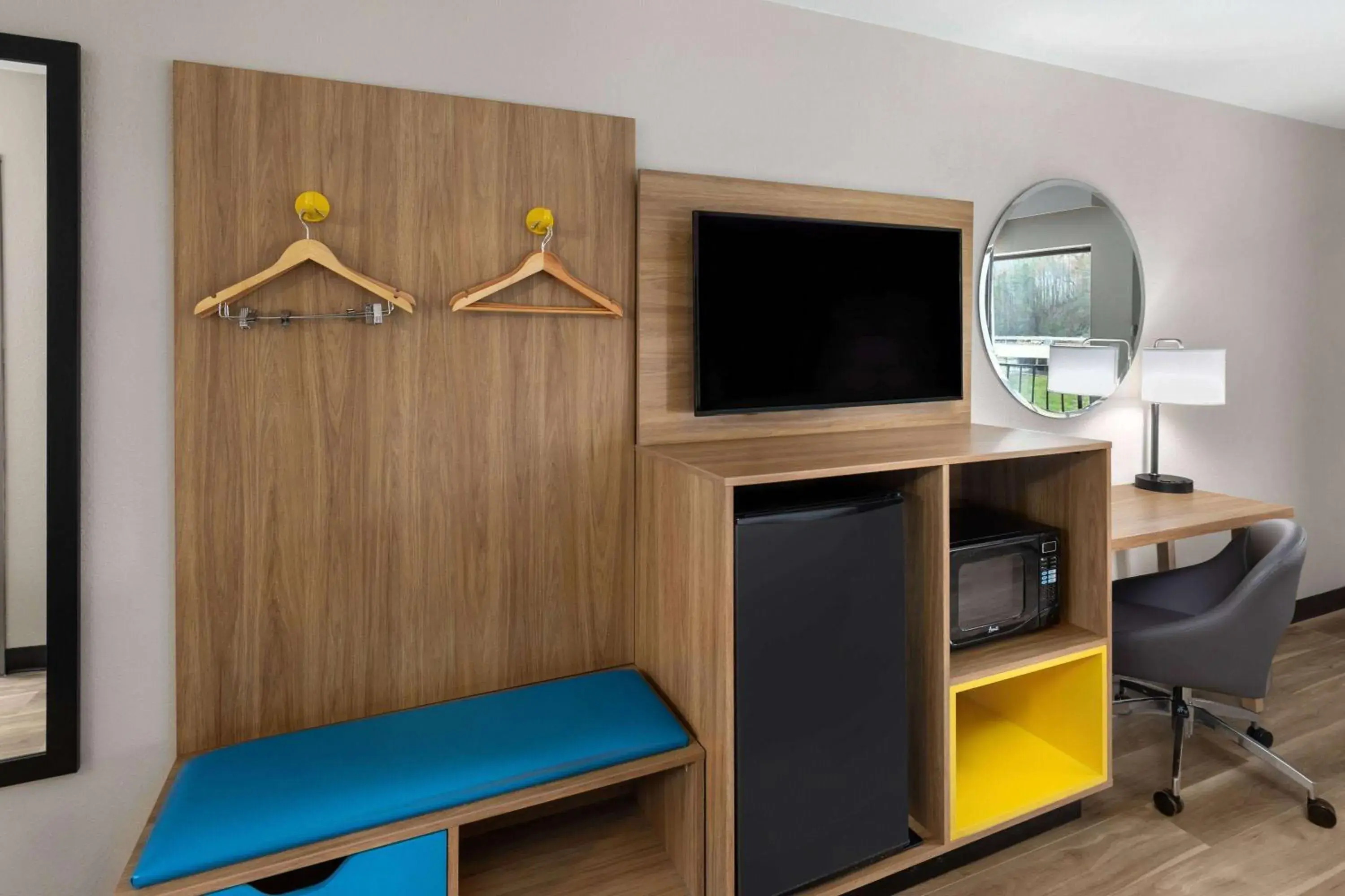 Photo of the whole room in Days Inn by Wyndham Chattanooga Lookout Mountain West Photo of the whole room in Days Inn by Wyndham Chattanooga Lookout Mountain West