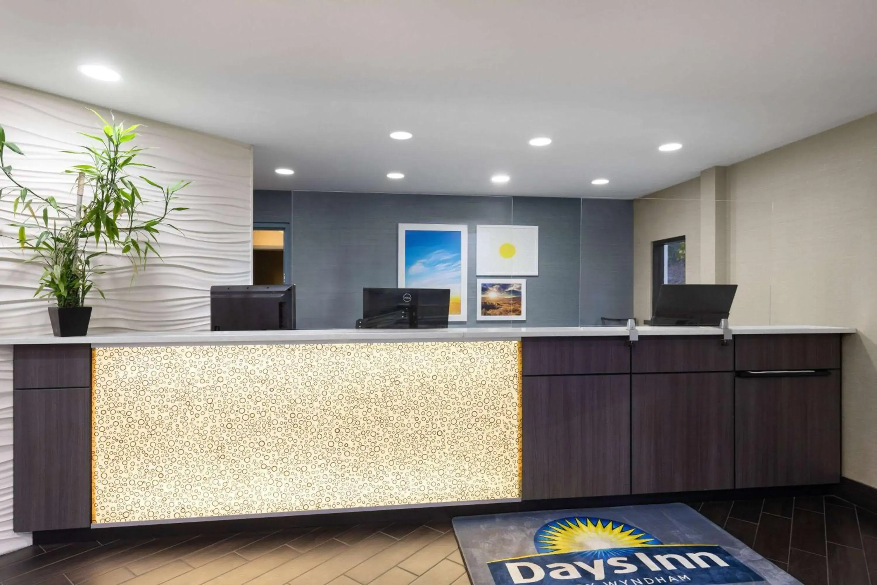 Lobby or reception in Days Inn by Wyndham Chattanooga Lookout Mountain West Lobby or reception in Days Inn by Wyndham Chattanooga Lookout Mountain West