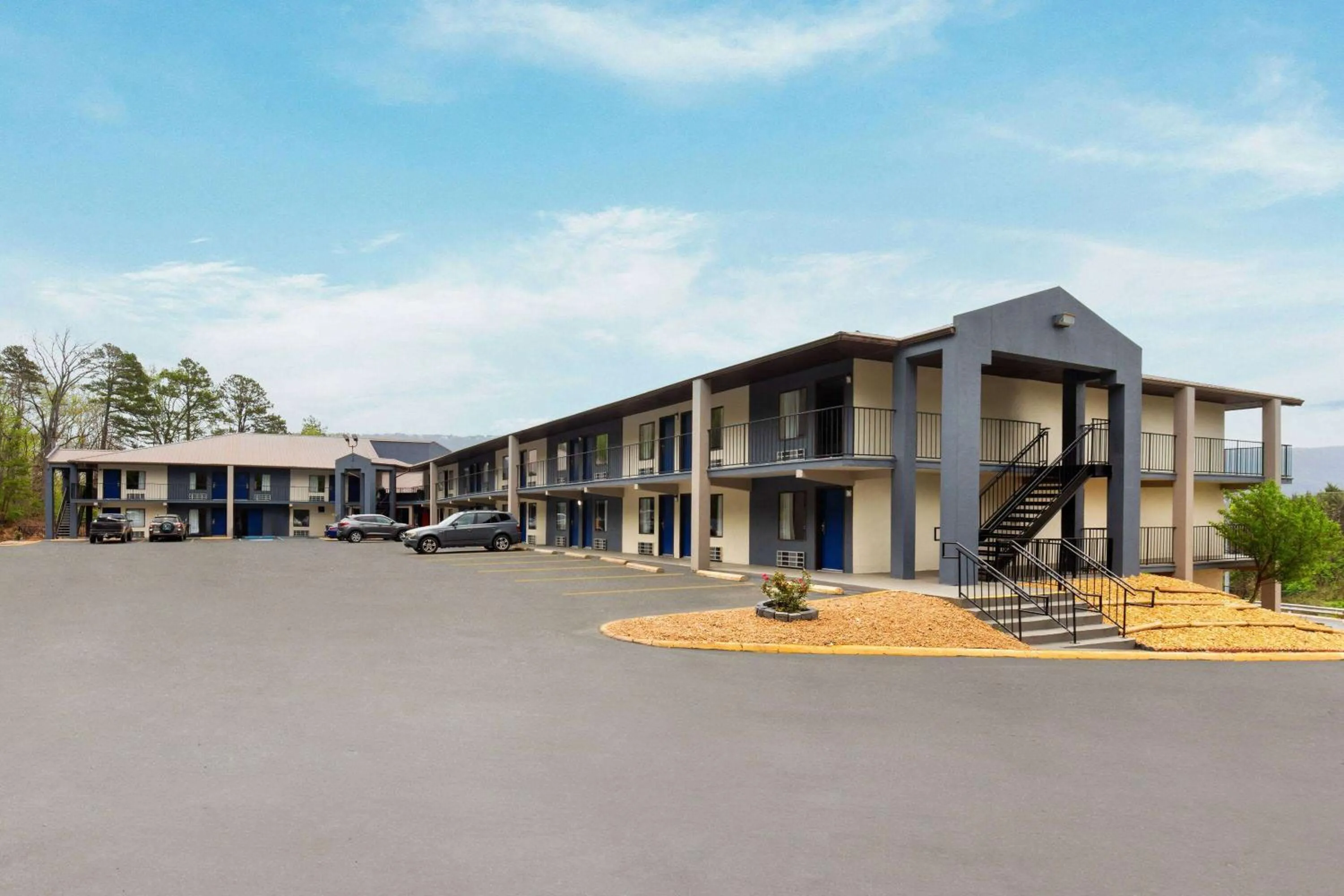 Property building in Days Inn by Wyndham Chattanooga Lookout Mountain West