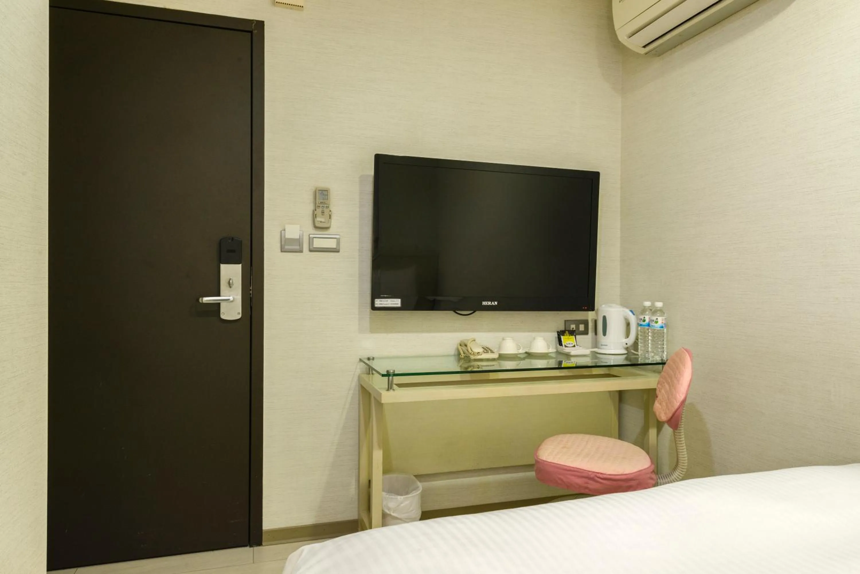 Bedroom, Bed in Shihlin Metro Home