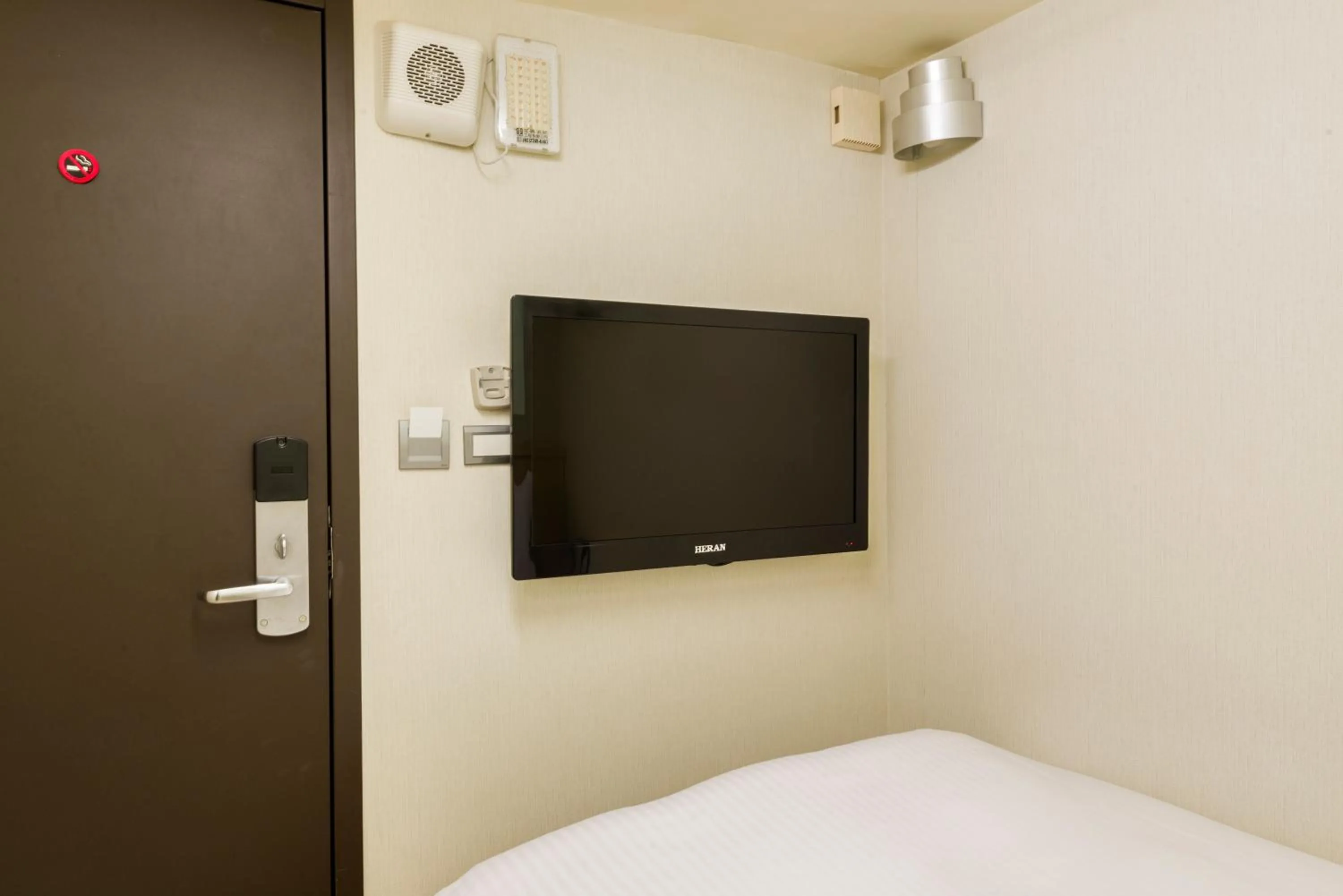 Bedroom, Bed in Shihlin Metro Home