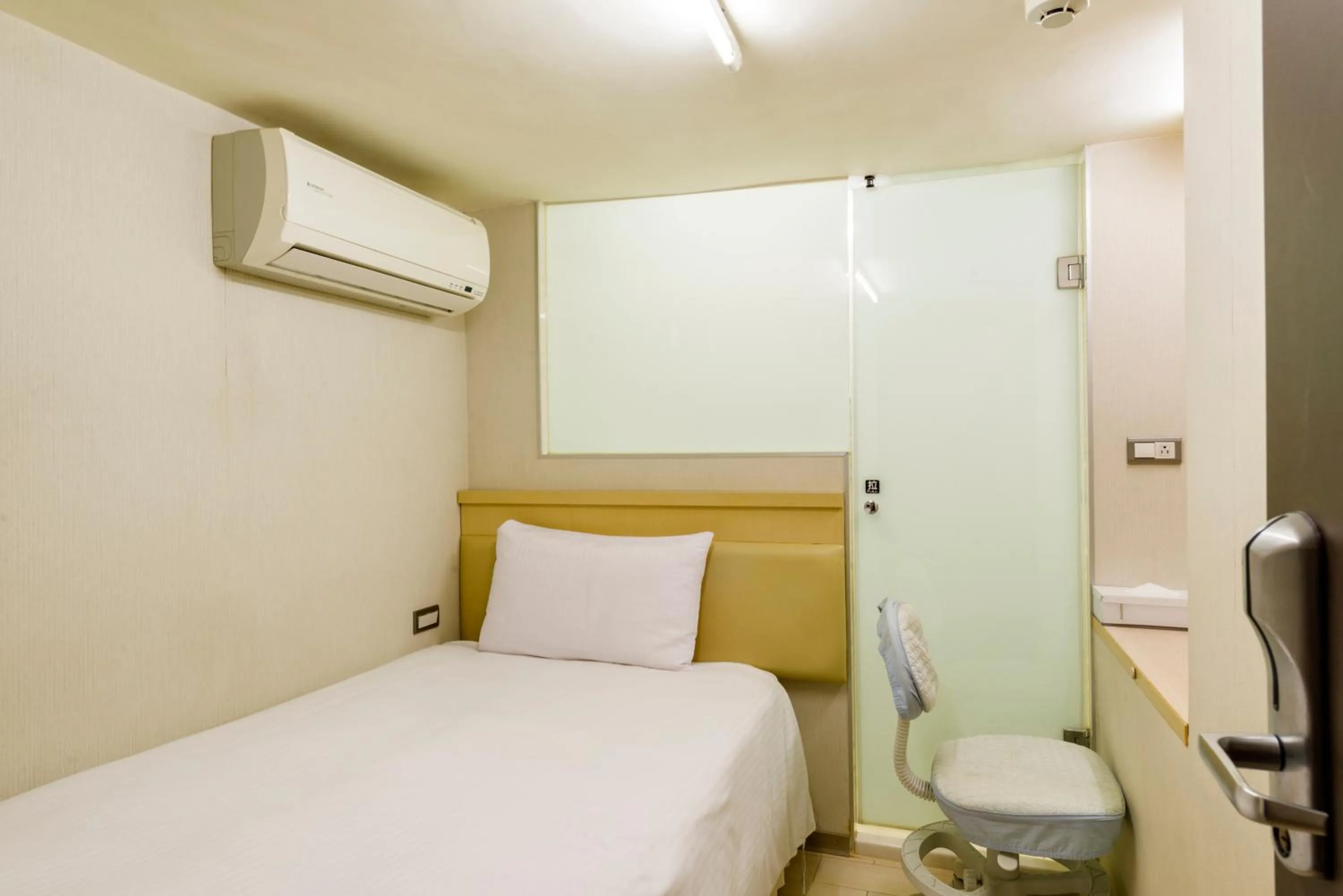 Bedroom, Bed in Shihlin Metro Home