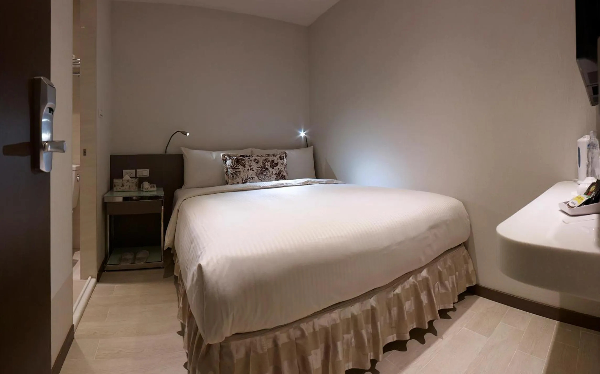 Bedroom, Bed in Shihlin Metro Home