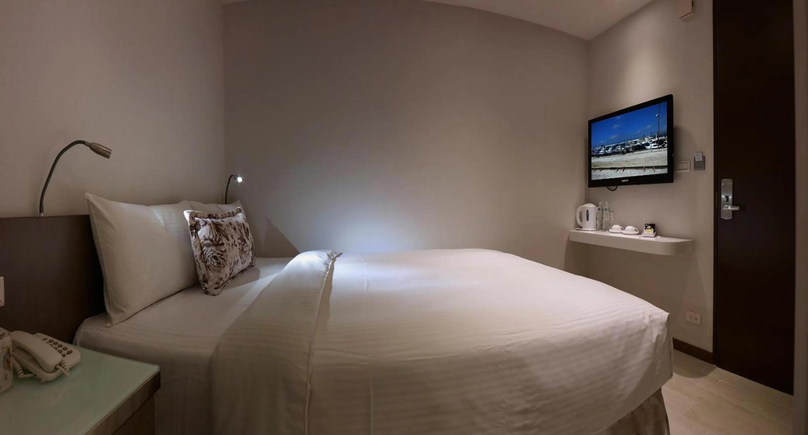 Bedroom, Bed in Shihlin Metro Home