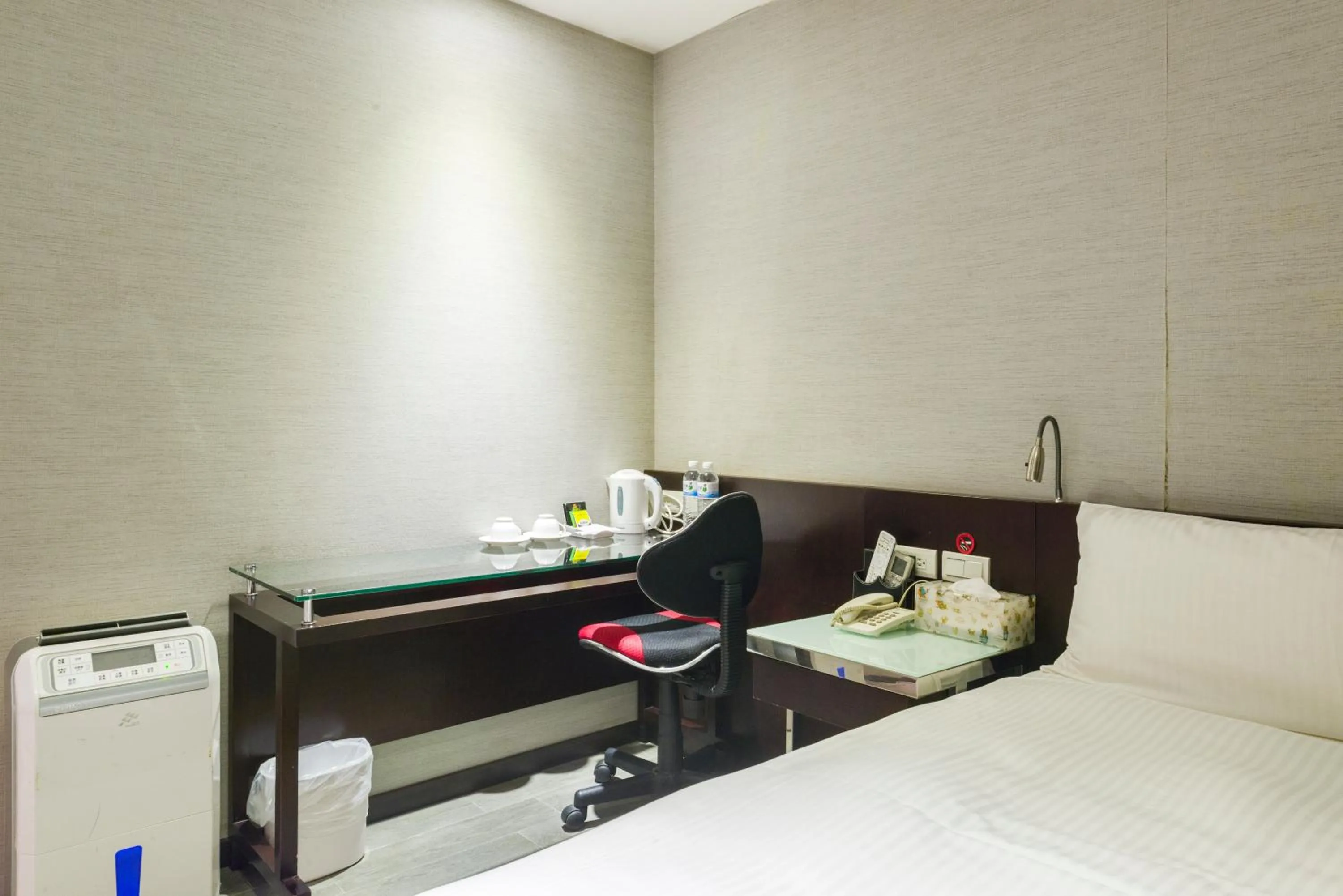 Bedroom, Bed in Shihlin Metro Home