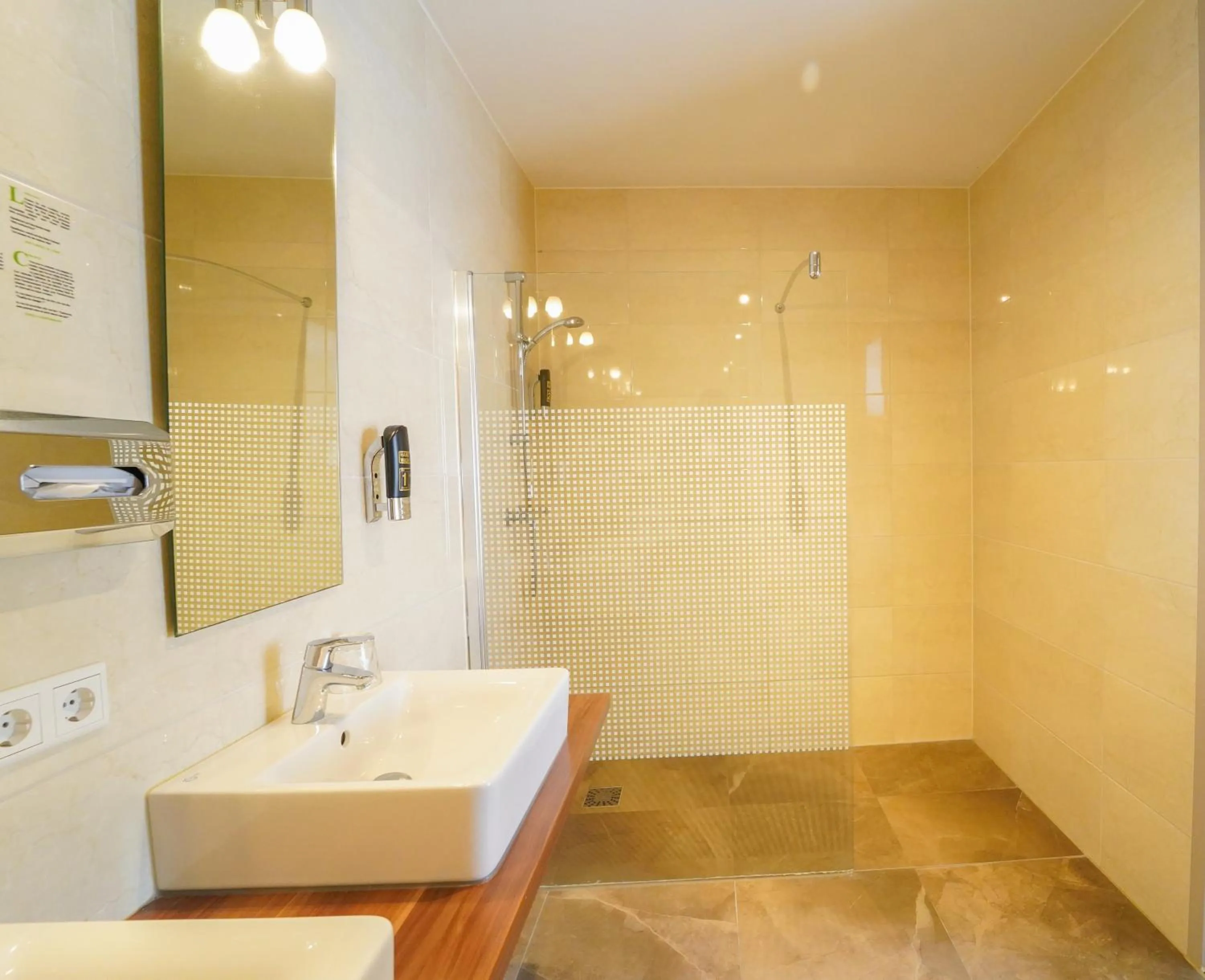 Shower in Grand Hotel Ter Duin - Duinhotel Burgh-Haamstede