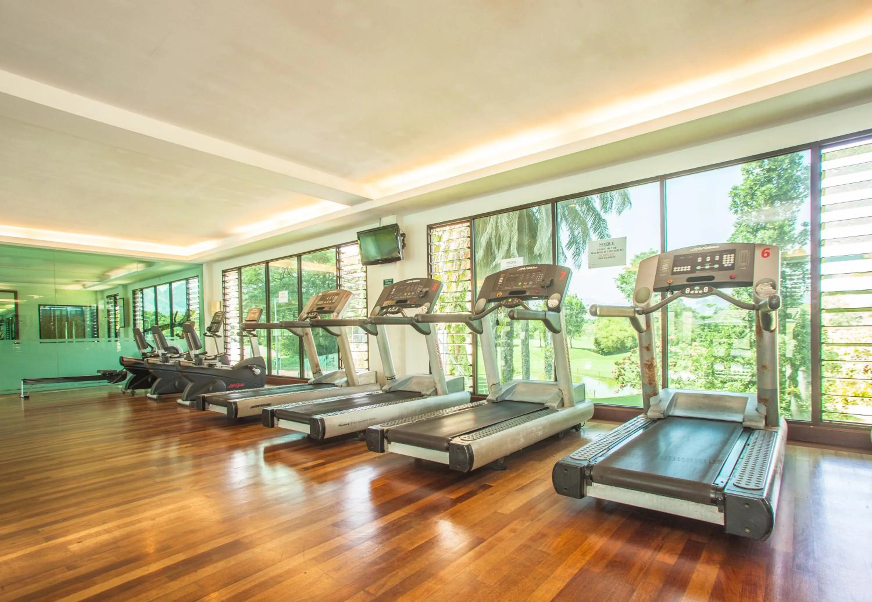 Fitness centre/facilities in RPGC Garden Hotel