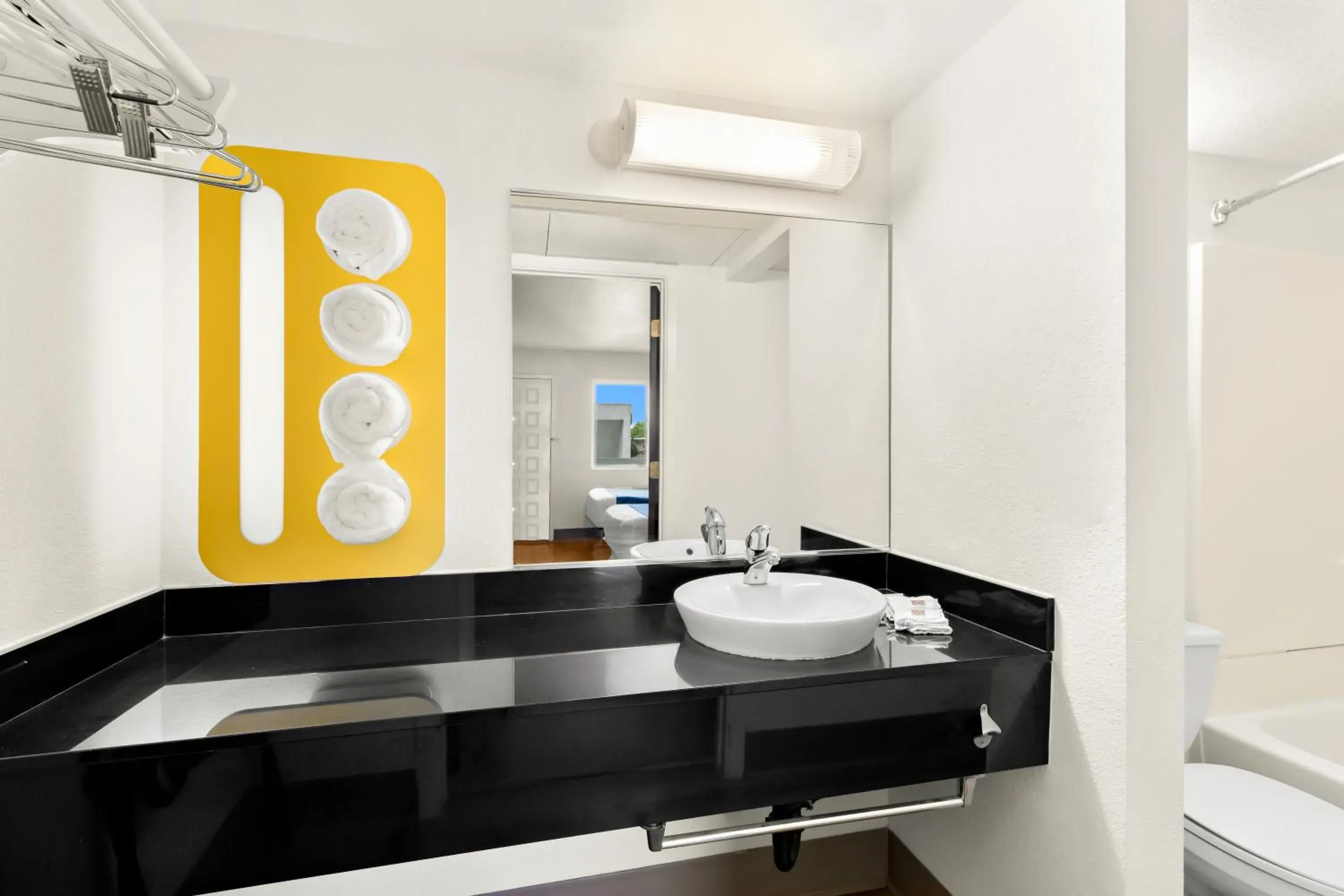 Bed in Studio 6 Suites Chattanooga TN Lookout Mtn. Bed in Studio 6 Suites Chattanooga TN Lookout Mtn.