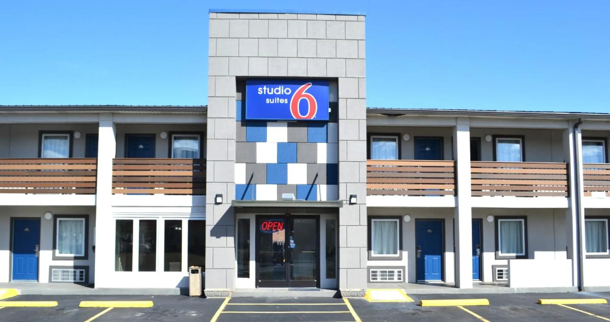 Property building in Studio 6 Suites Chattanooga TN Lookout Mtn.