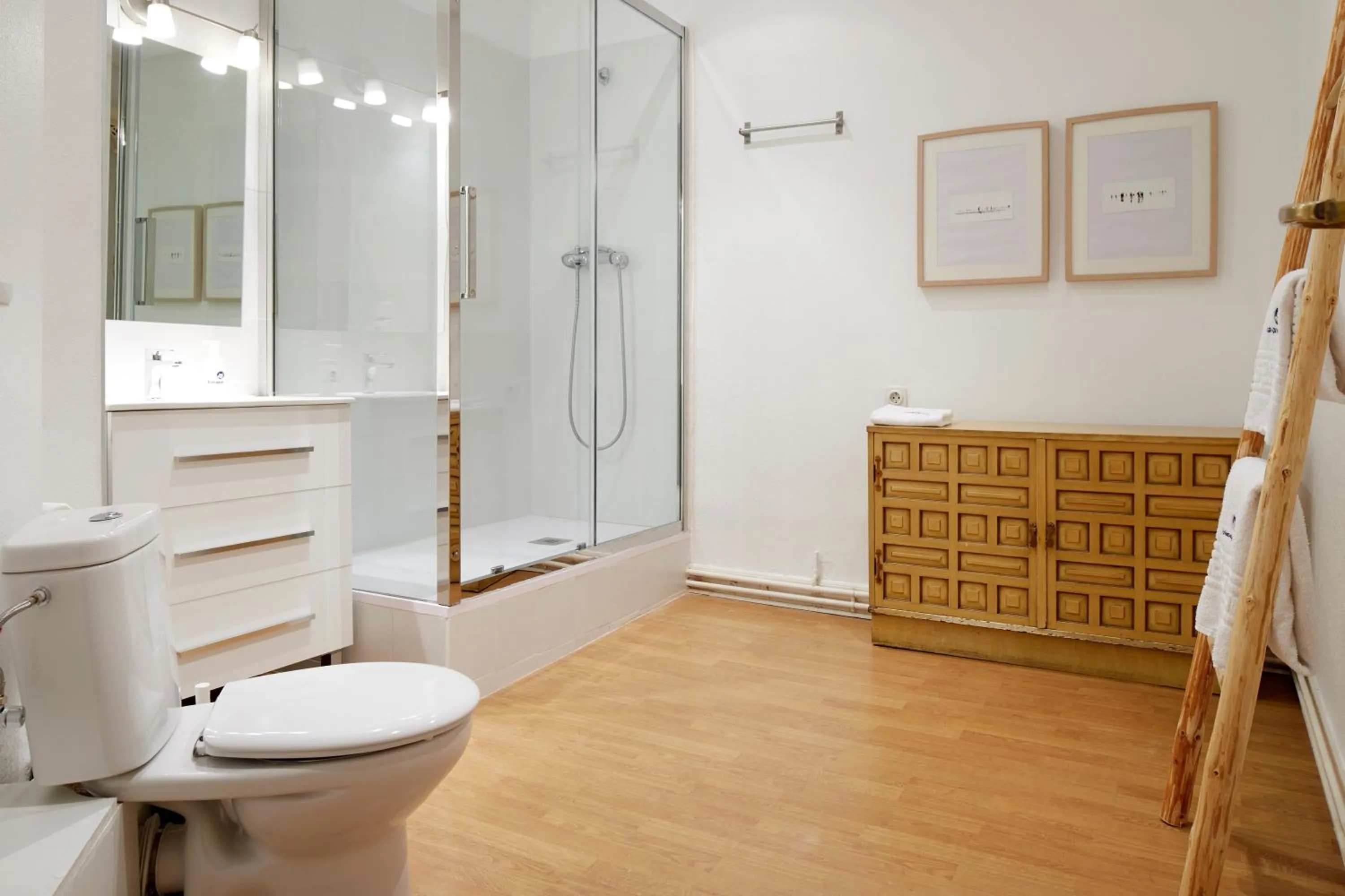 Shower in Udare - Basque Stay