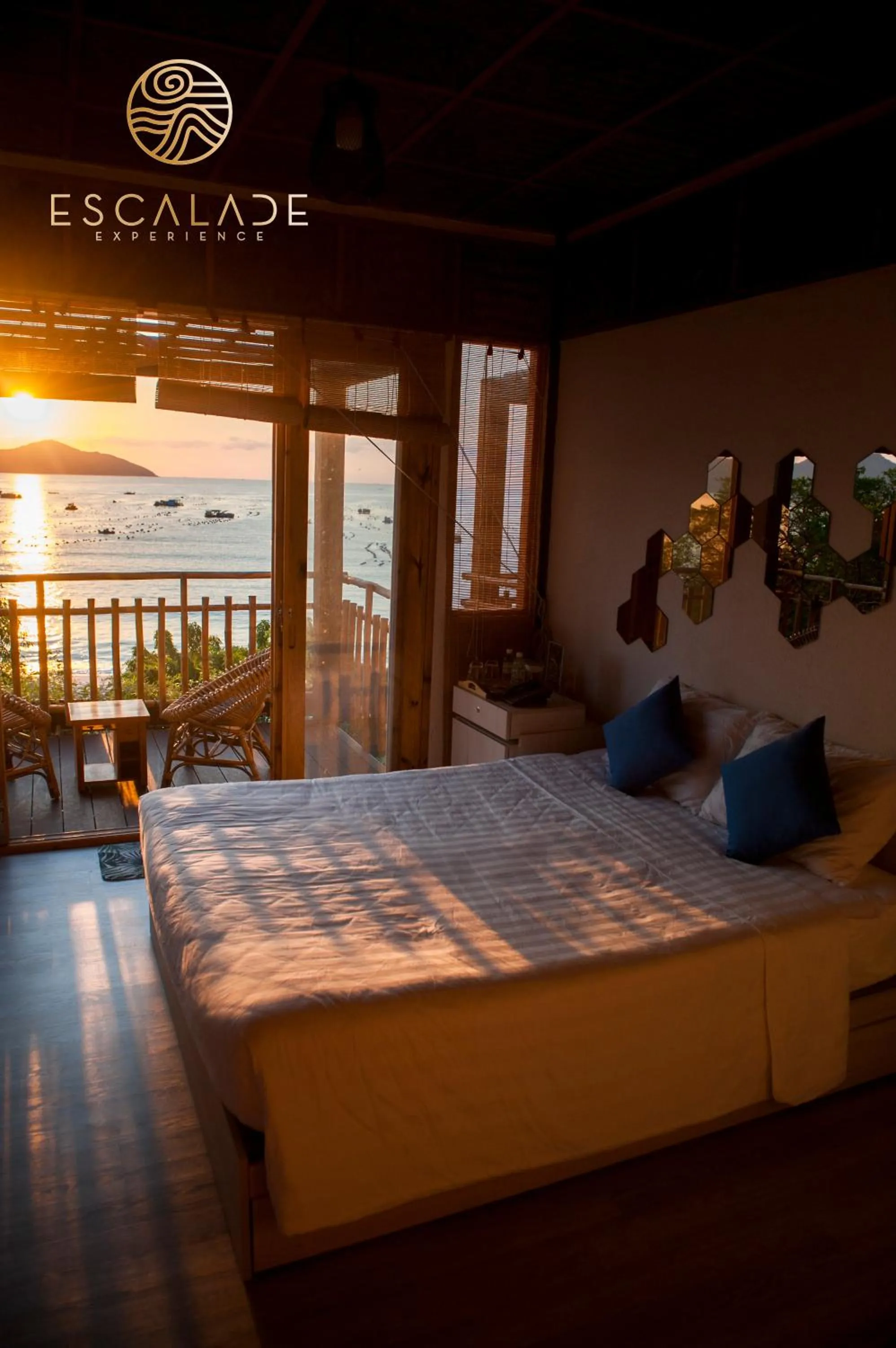 Photo of the whole room, Bed in Escalade Experience
