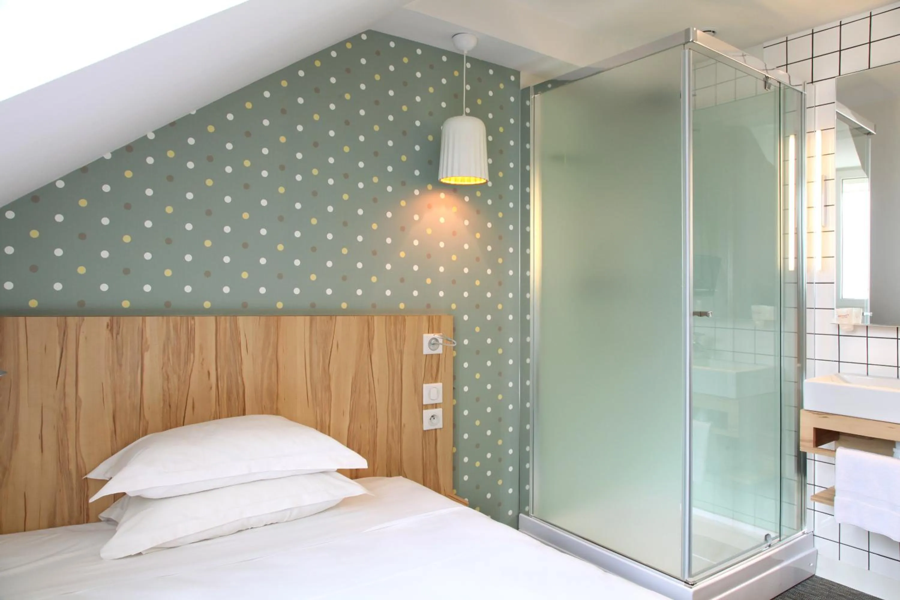 Bathroom, Bed in Hôtel et Apparts Marin