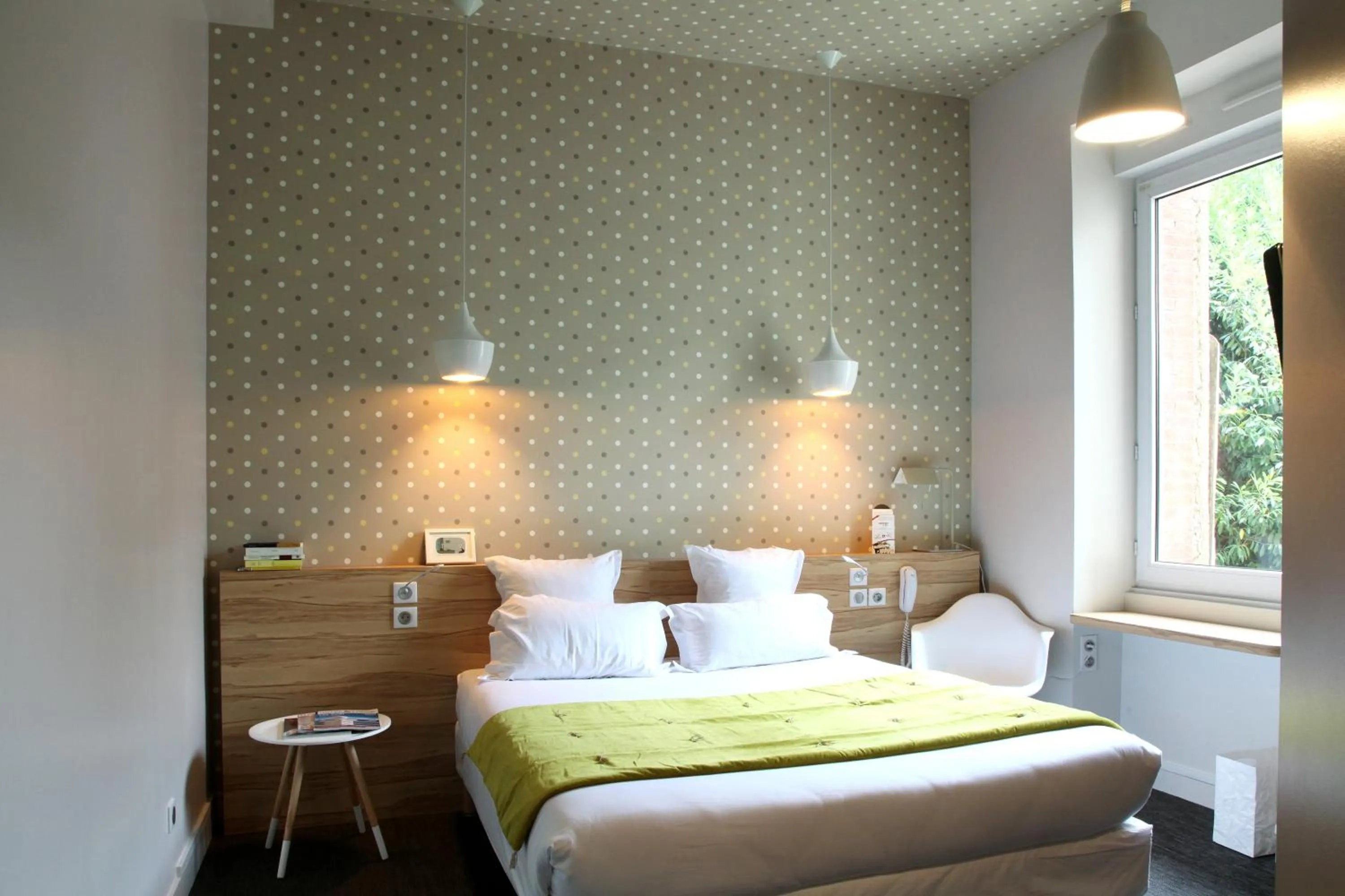 Photo of the whole room, Bed in Hôtel et Apparts Marin