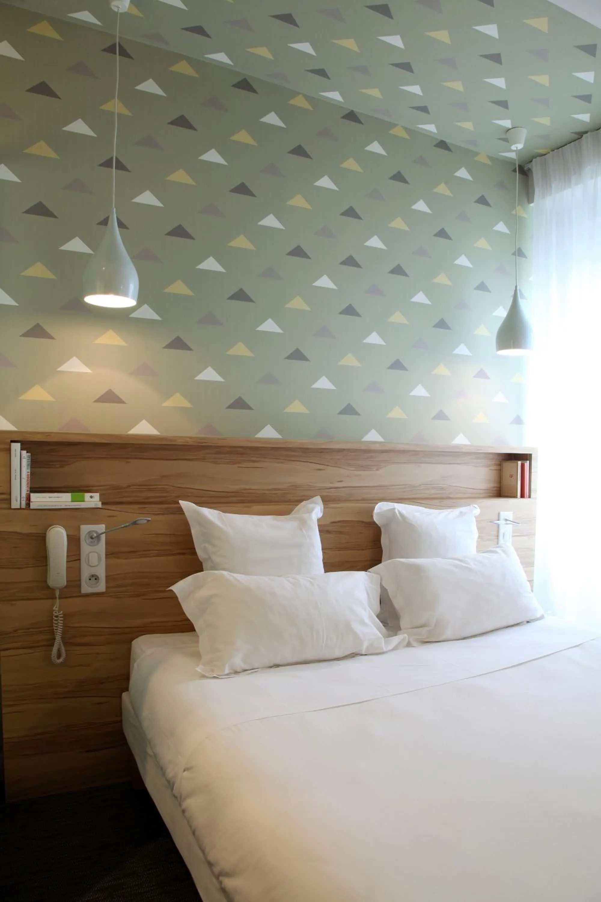 Bedroom, Bed in Hôtel et Apparts Marin