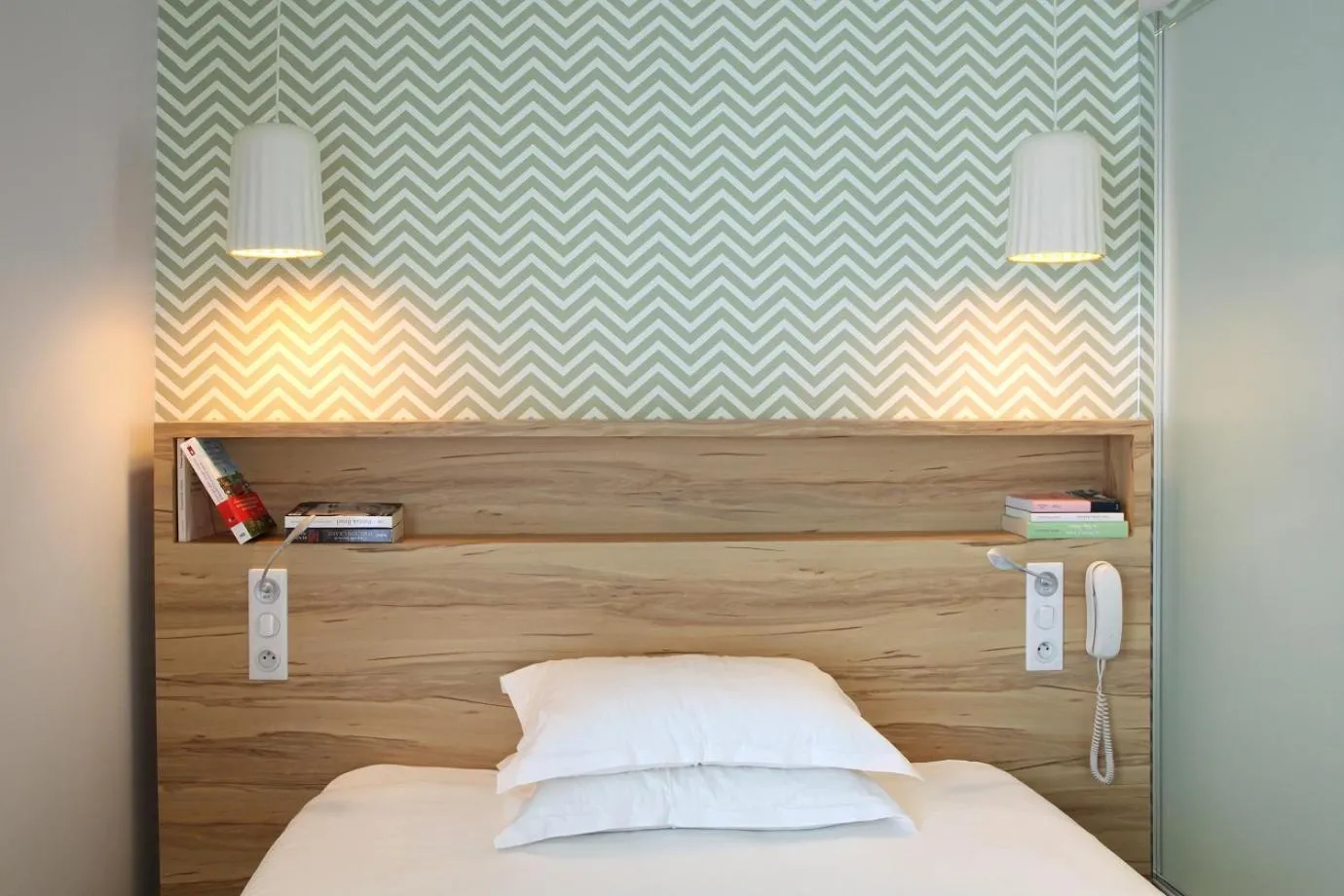 Bedroom, Bed in Hôtel et Apparts Marin