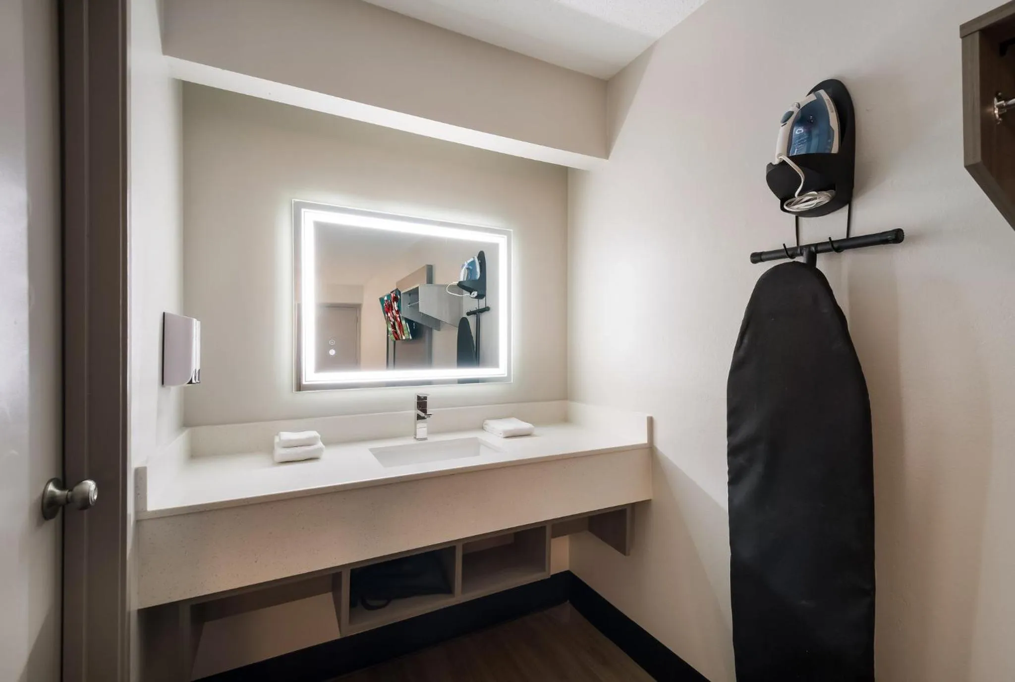 Bathroom in Red Roof Inn Chattanooga - Hamilton Place