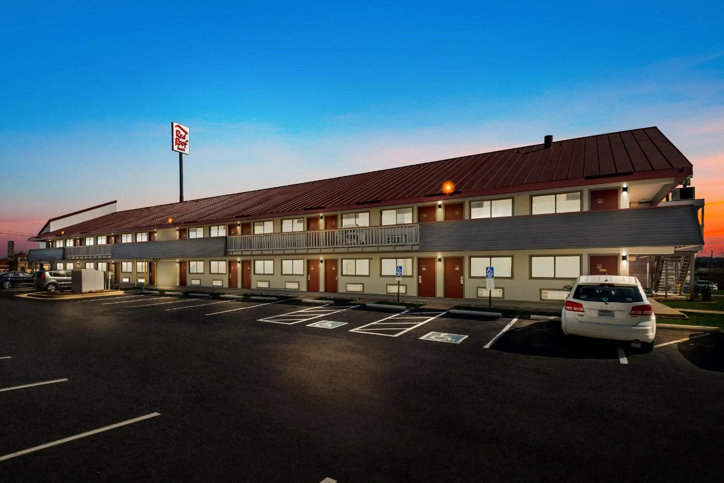 Property building in Red Roof Inn Chattanooga - Hamilton Place