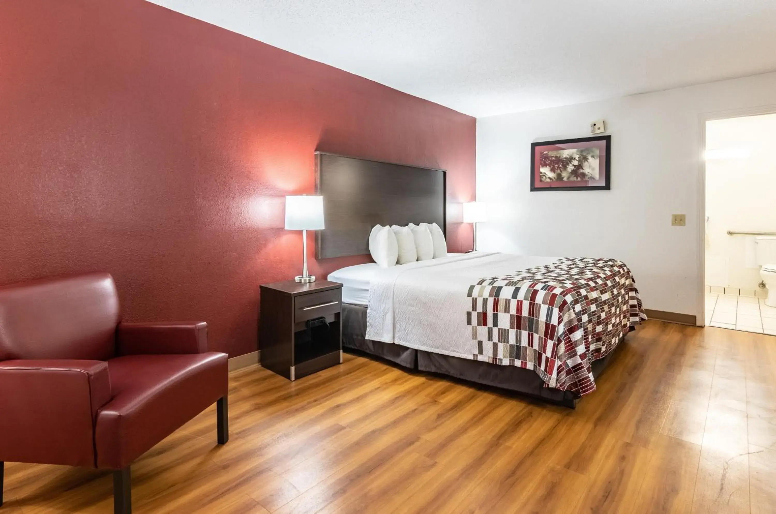 Photo of the whole room, Bed in Red Roof Inn Forsyth Photo of the whole room, Bed in Red Roof Inn Forsyth