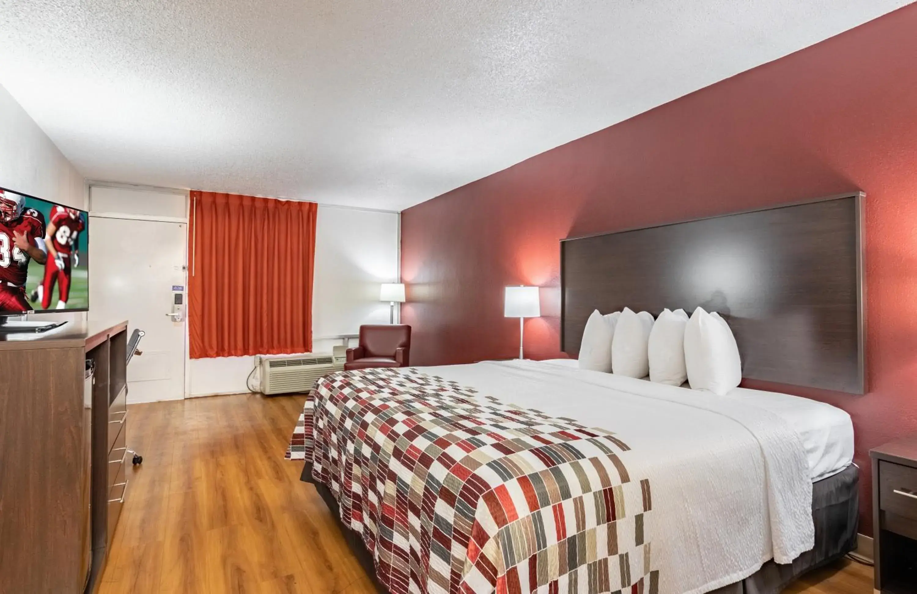 Photo of the whole room, Bed in Red Roof Inn Forsyth Photo of the whole room, Bed in Red Roof Inn Forsyth