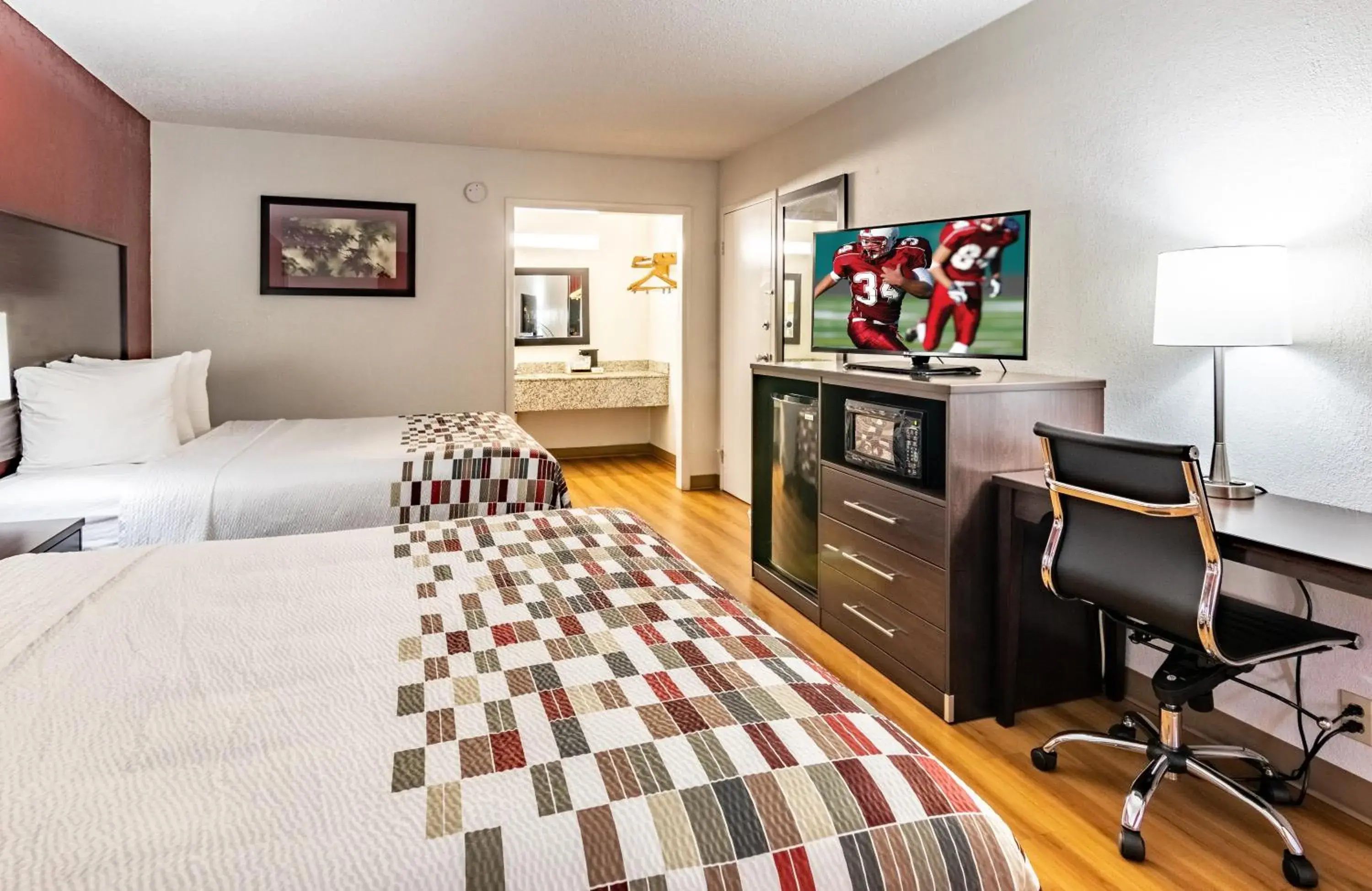 Photo of the whole room, Bed in Red Roof Inn Forsyth Photo of the whole room, Bed in Red Roof Inn Forsyth